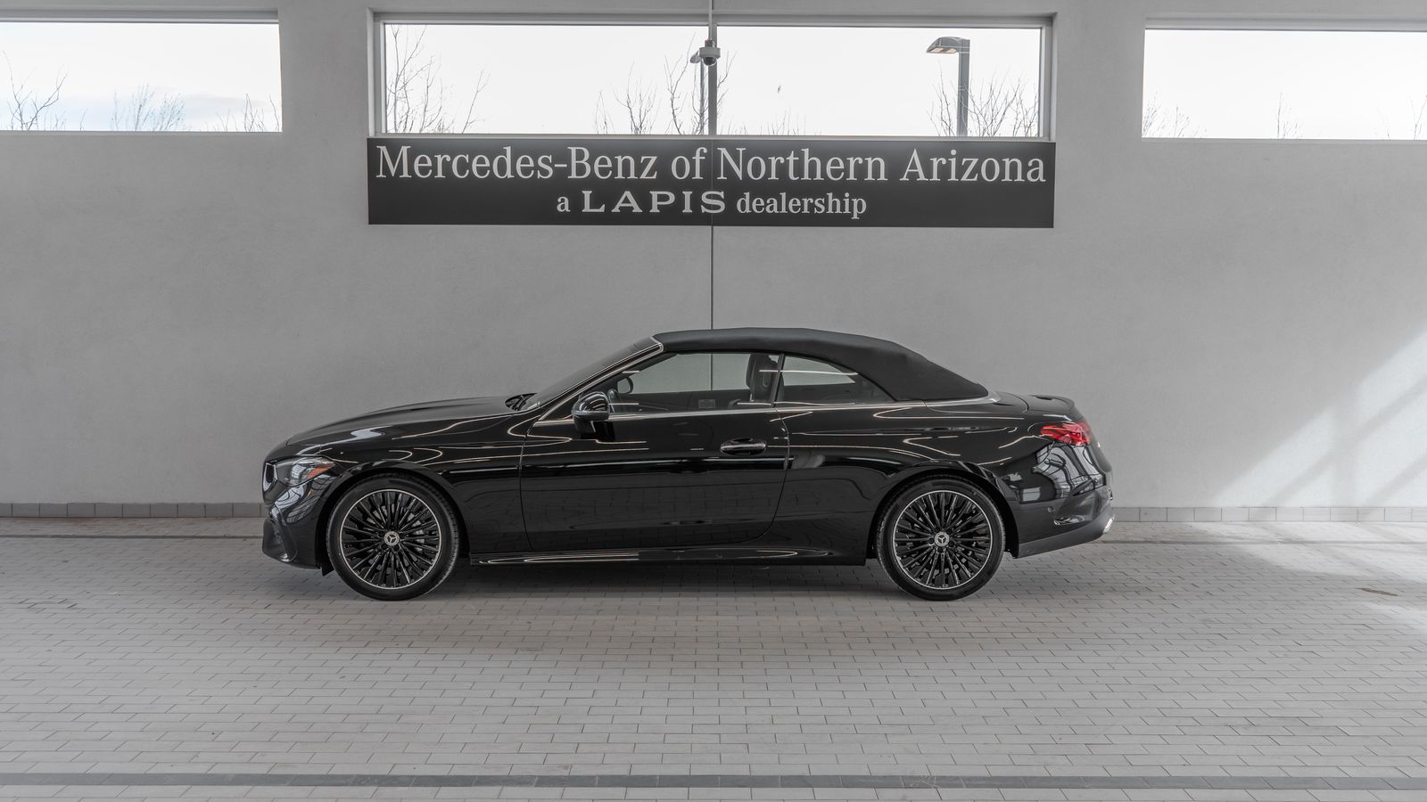 2025 Mercedes-Benz CLE CLE 300 — full photo 2 of 37