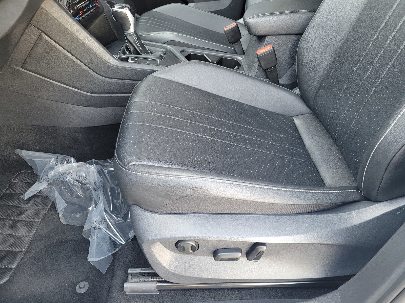 2024 Volkswagen Tiguan 2.0T SE — full photo 23 of 45