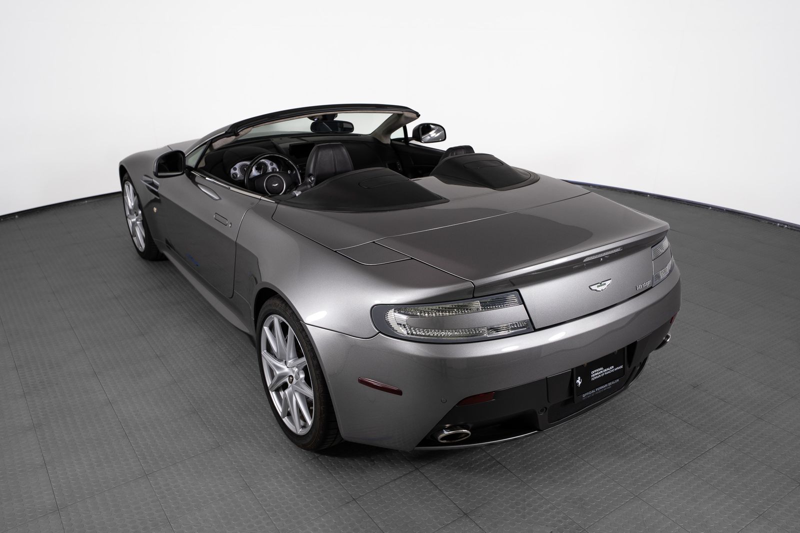 2012 Aston Martin V8 Vantage — full photo 33 of 50