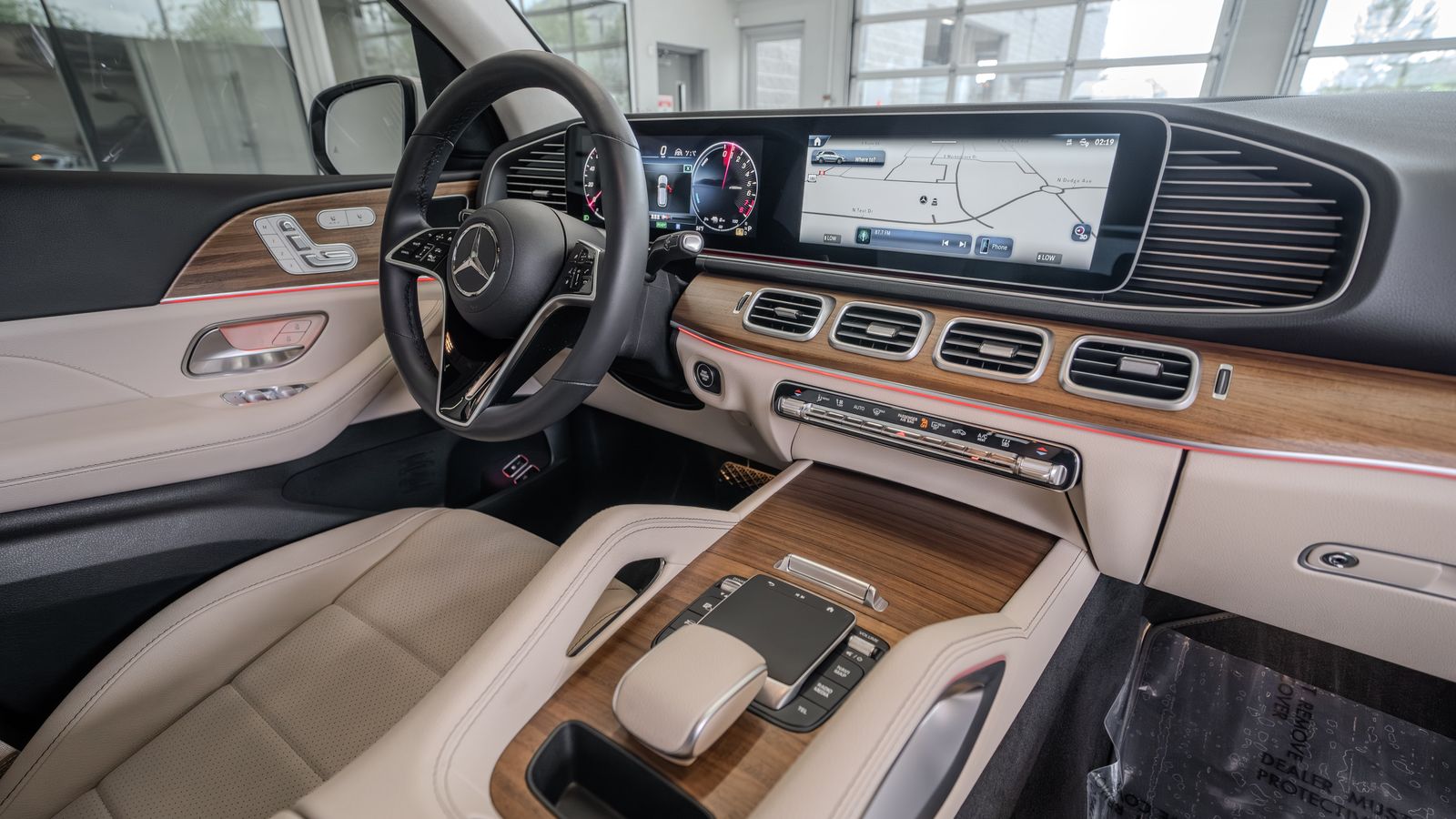 2025 Mercedes-Benz GLE GLE 450e — full photo 18 of 34