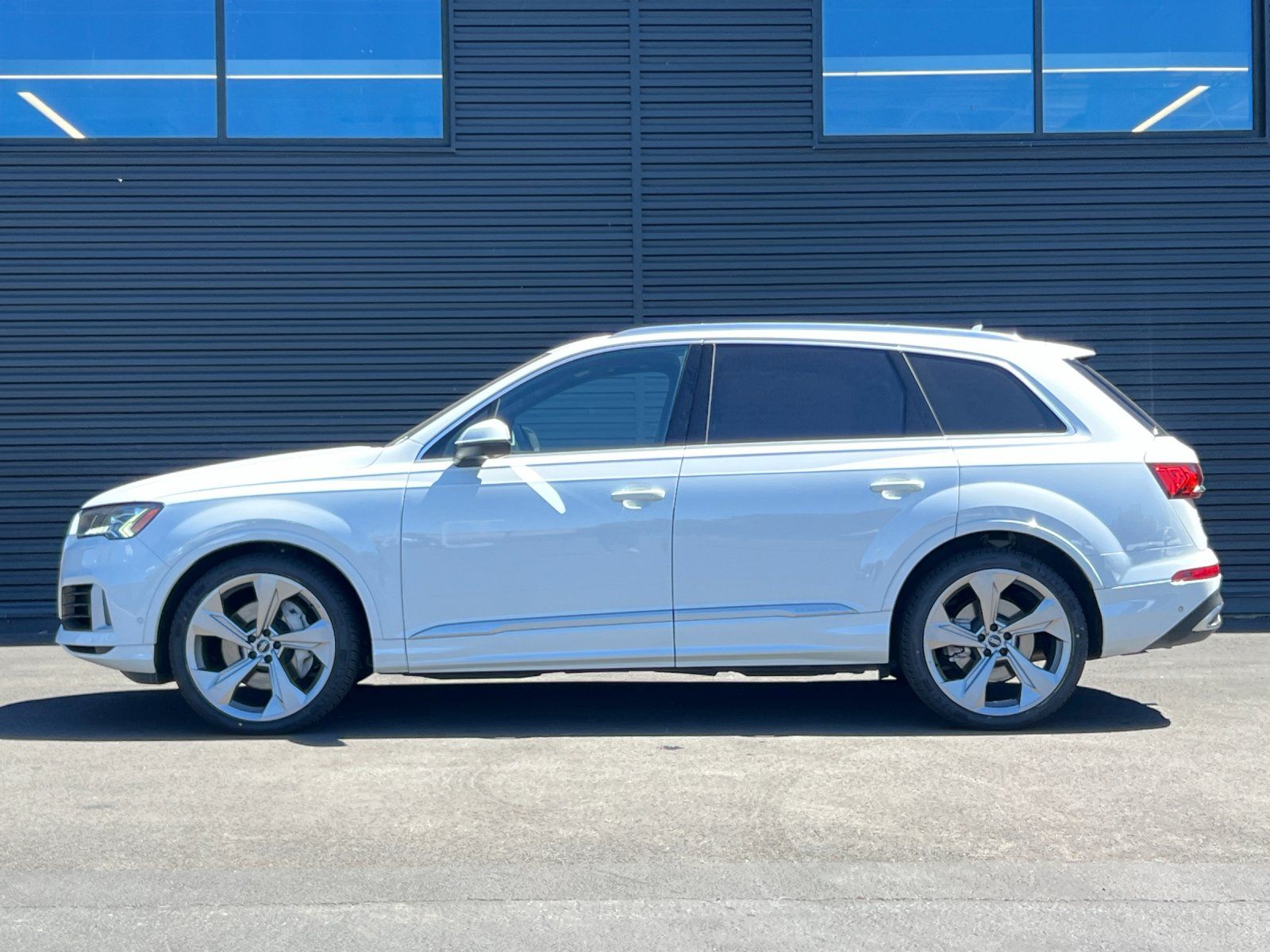 2021 Audi Q7 55 Prestige — full photo 2 of 30