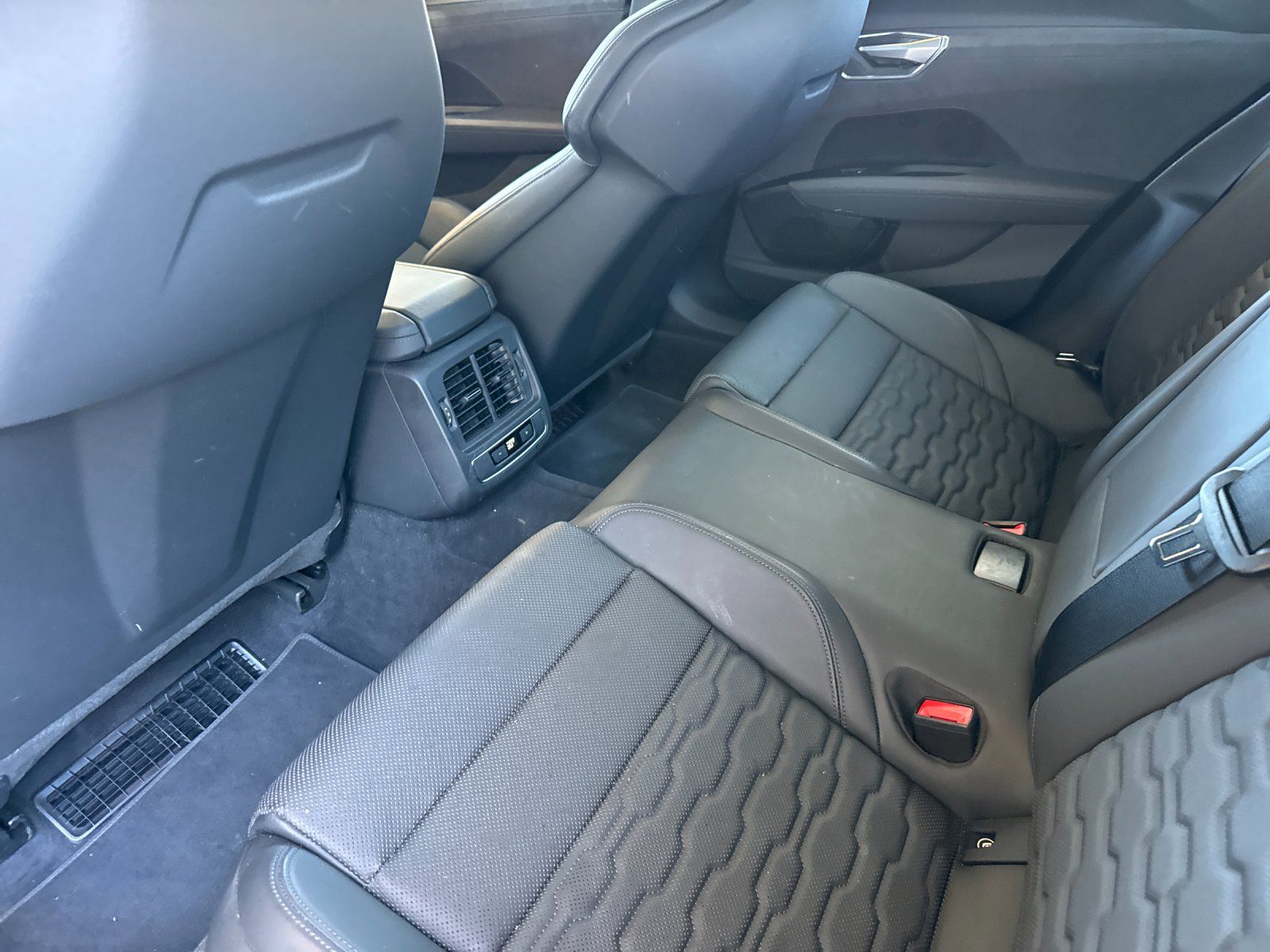 2022 Audi e-tron GT Premium Plus — foto completa 11 de 27