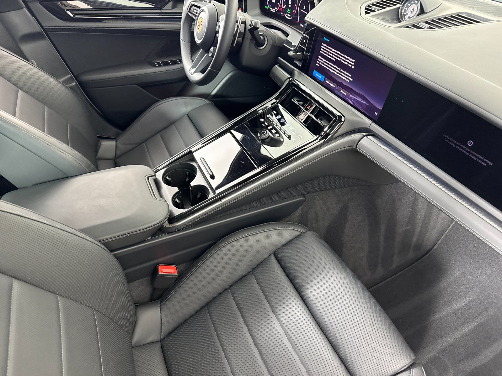 2026 Porsche Panamera E-Hybrid 4 — full photo 16 of 30