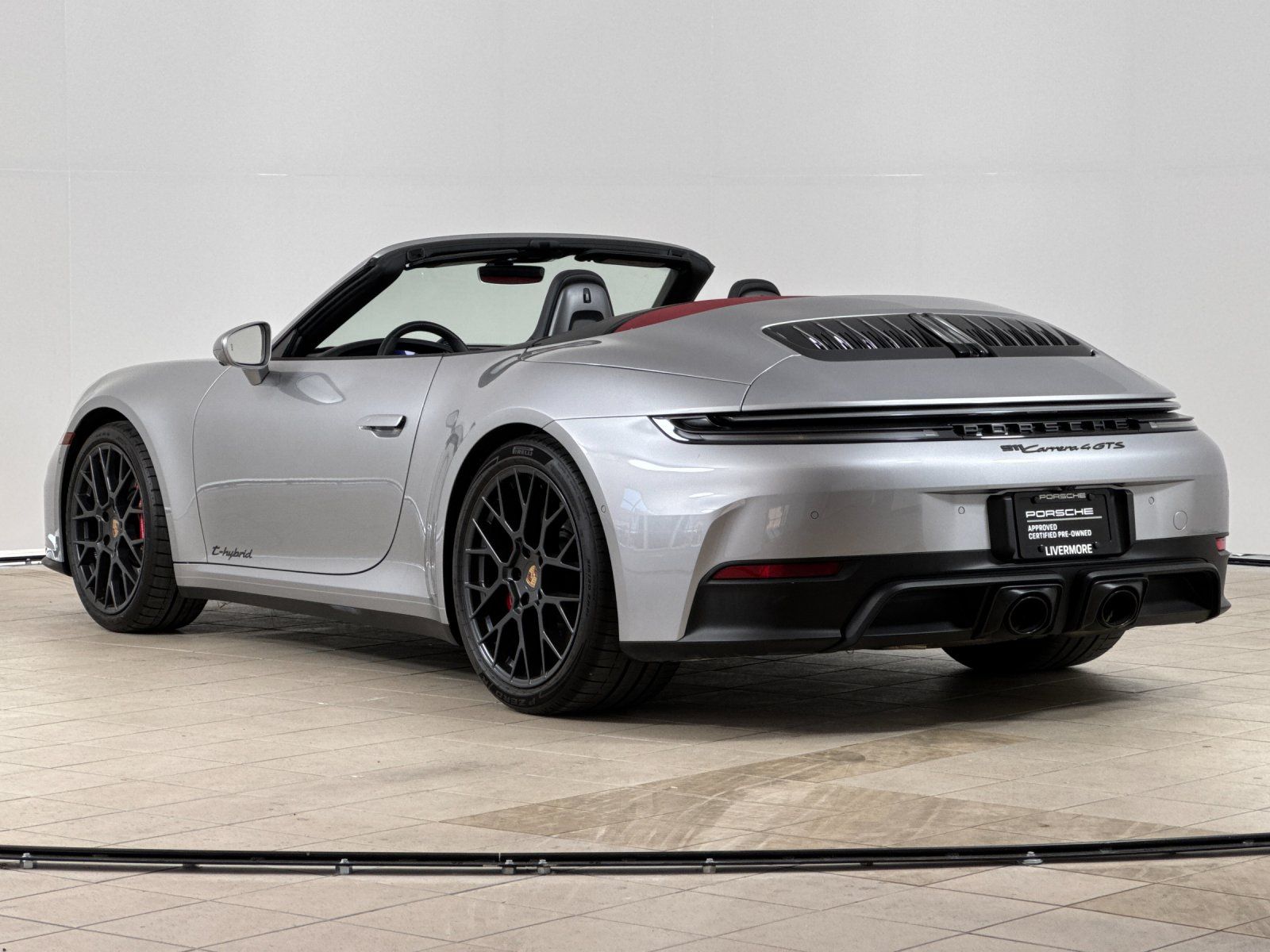 2025 Porsche 911 Carrera 4 GTS — full photo 3 of 28