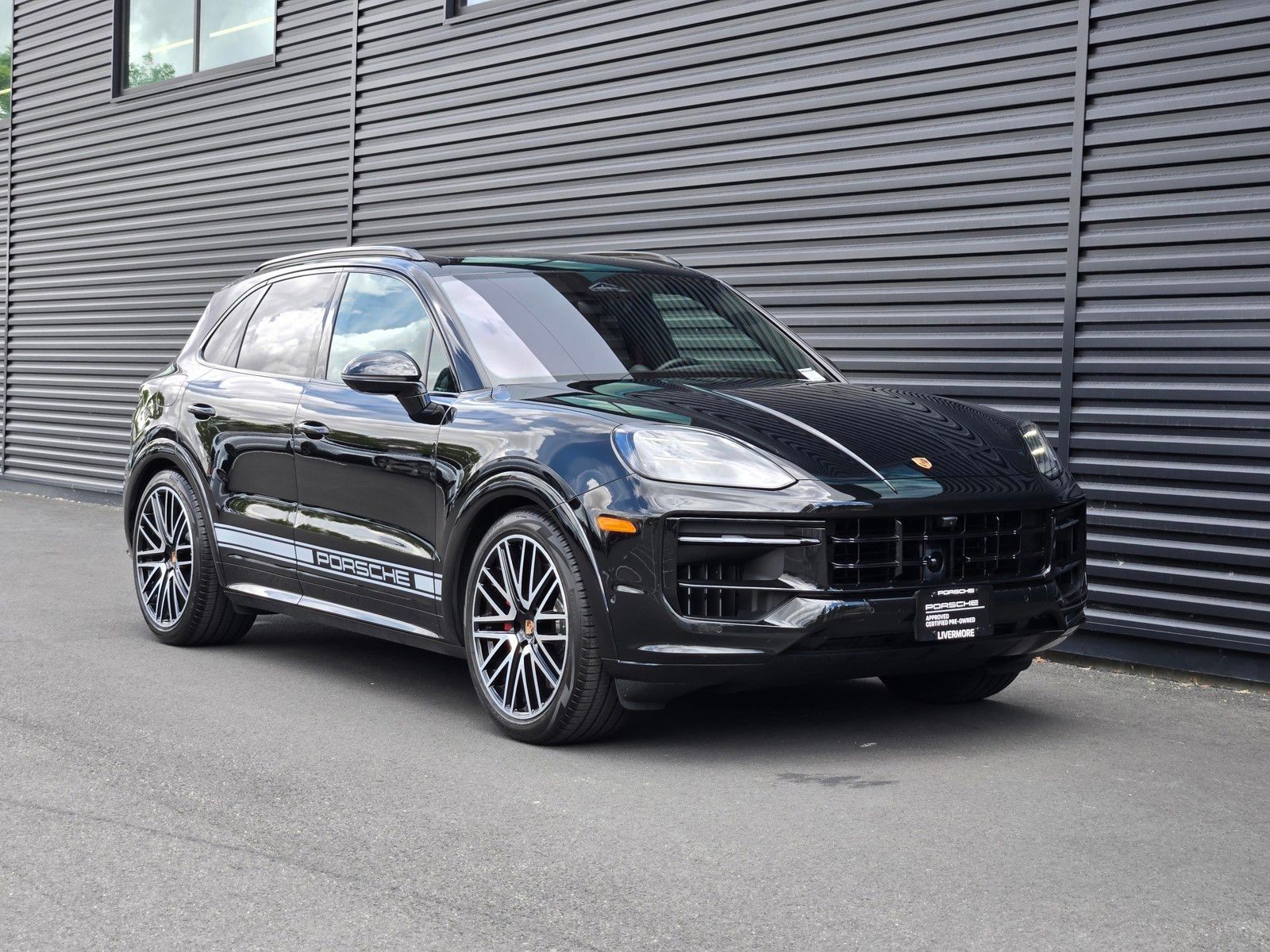 2026 Porsche Cayenne GTS — full photo 9 of 27