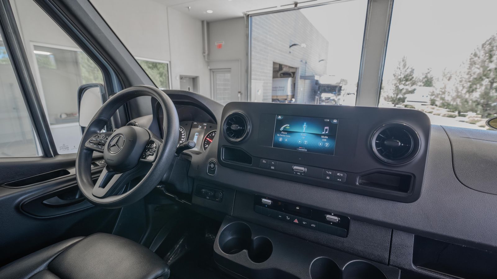 2023 Mercedes-Benz Sprinter 2500 Cargo 144 WB — full photo 19 of 34