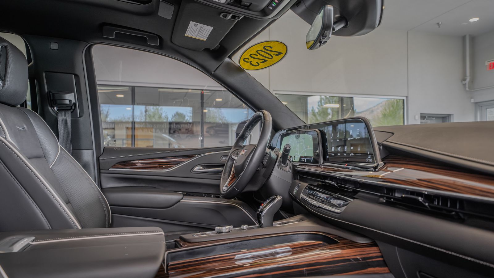 2023 Cadillac Escalade Premium Luxury — full photo 18 of 35
