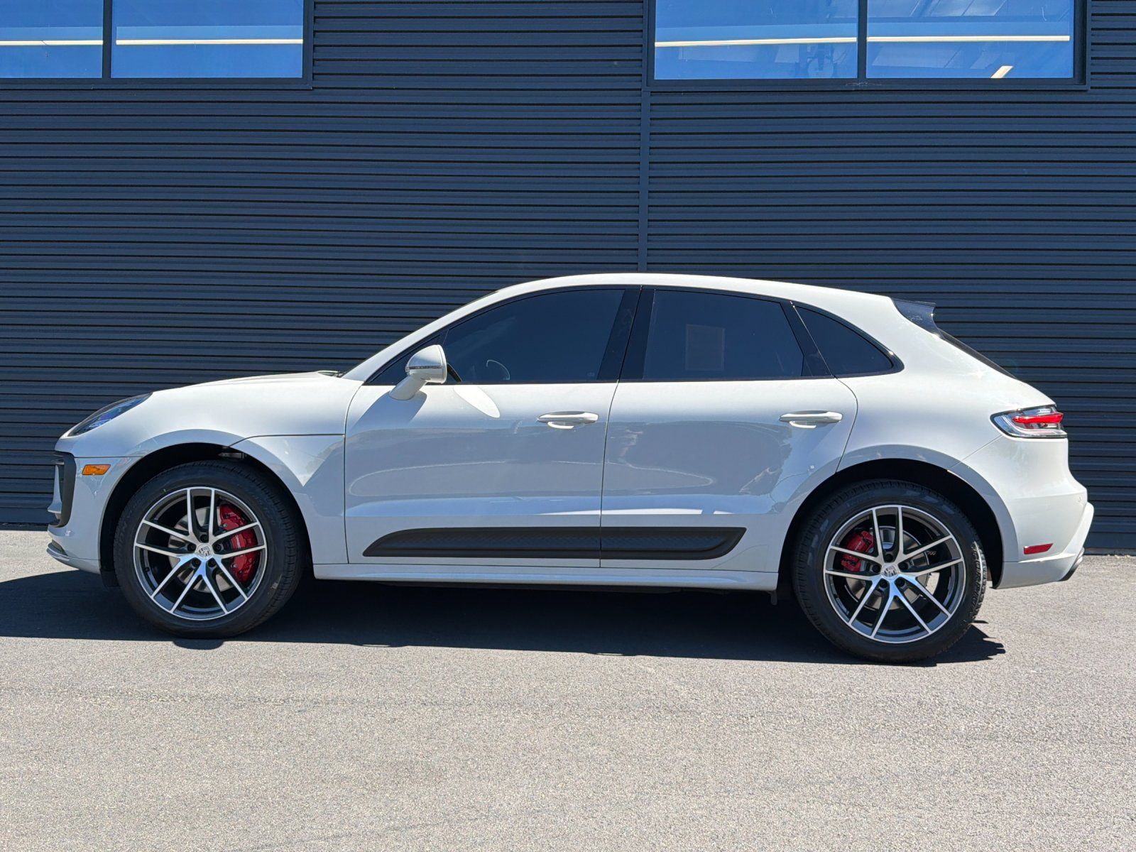 2023 Porsche Macan S — full photo 2 of 28