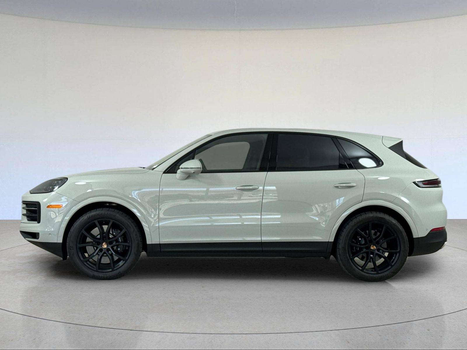 2026 Porsche Cayenne S — full photo 2 of 29