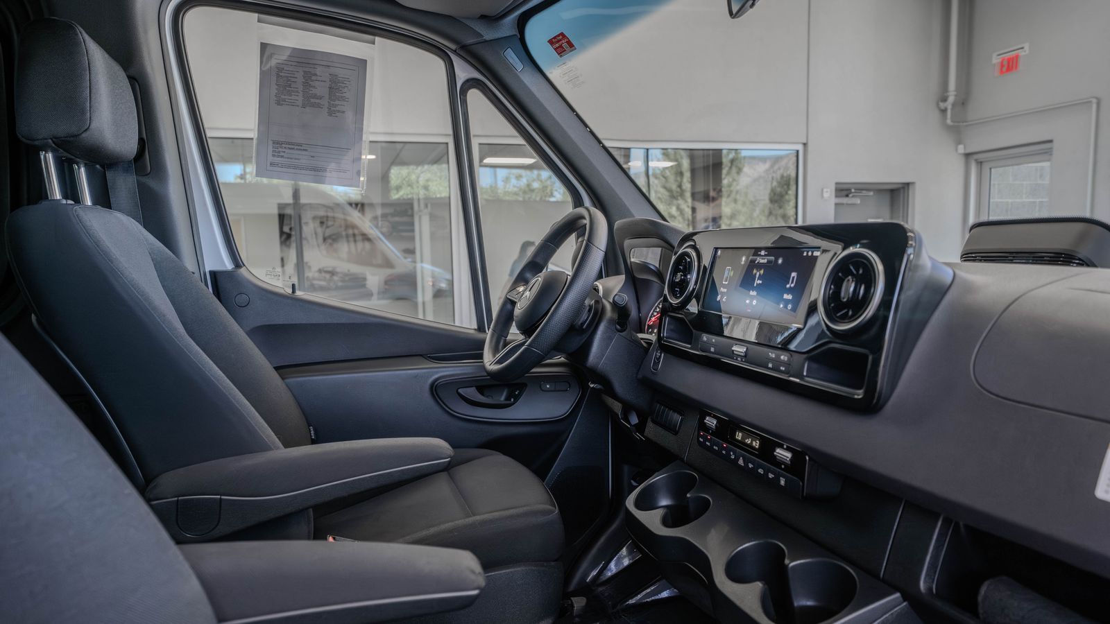 2025 Mercedes-Benz Sprinter 2500 Passenger 170 WB — full photo 18 of 35