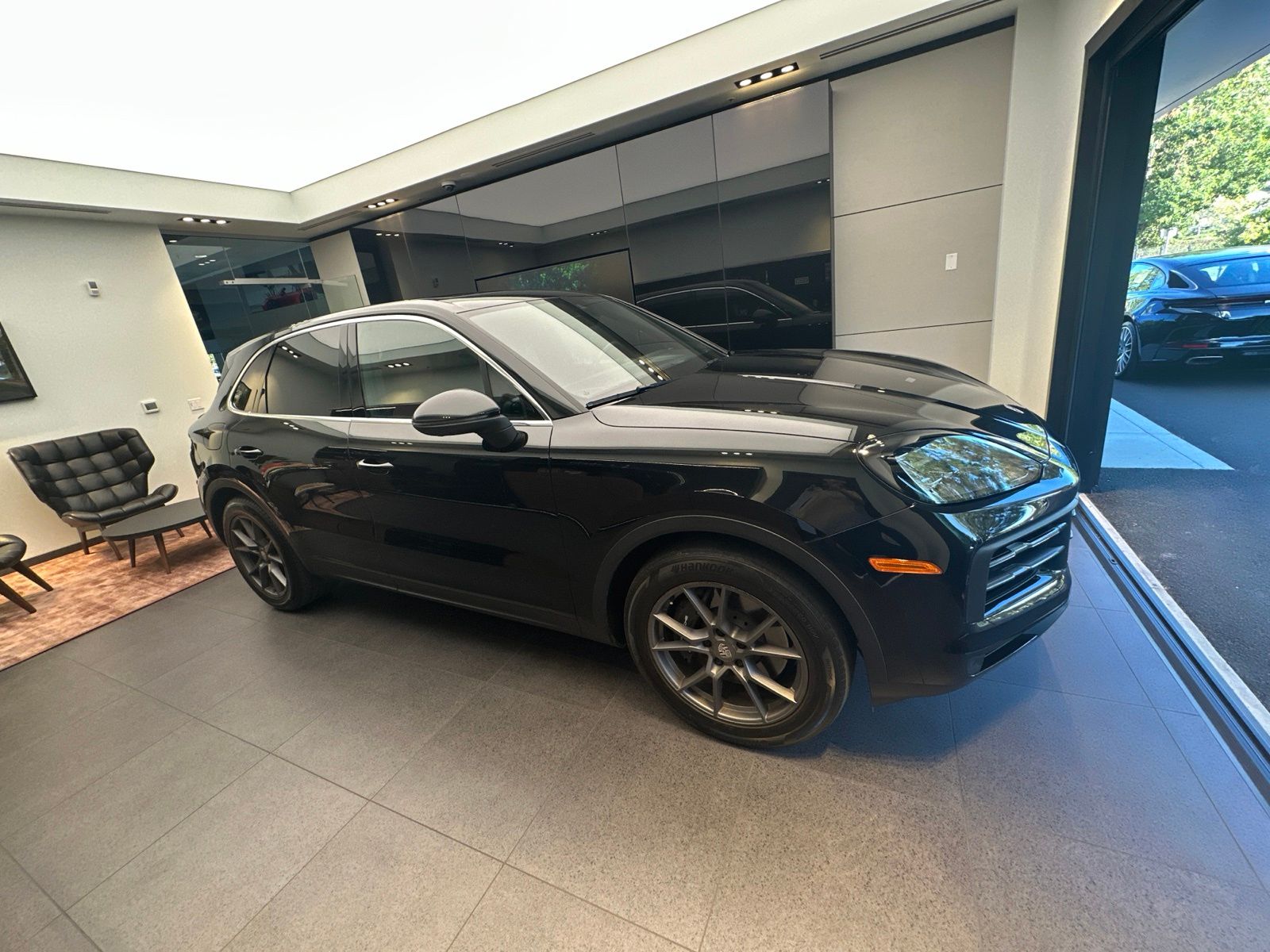 2024 Porsche Cayenne Base — full photo 2 of 8