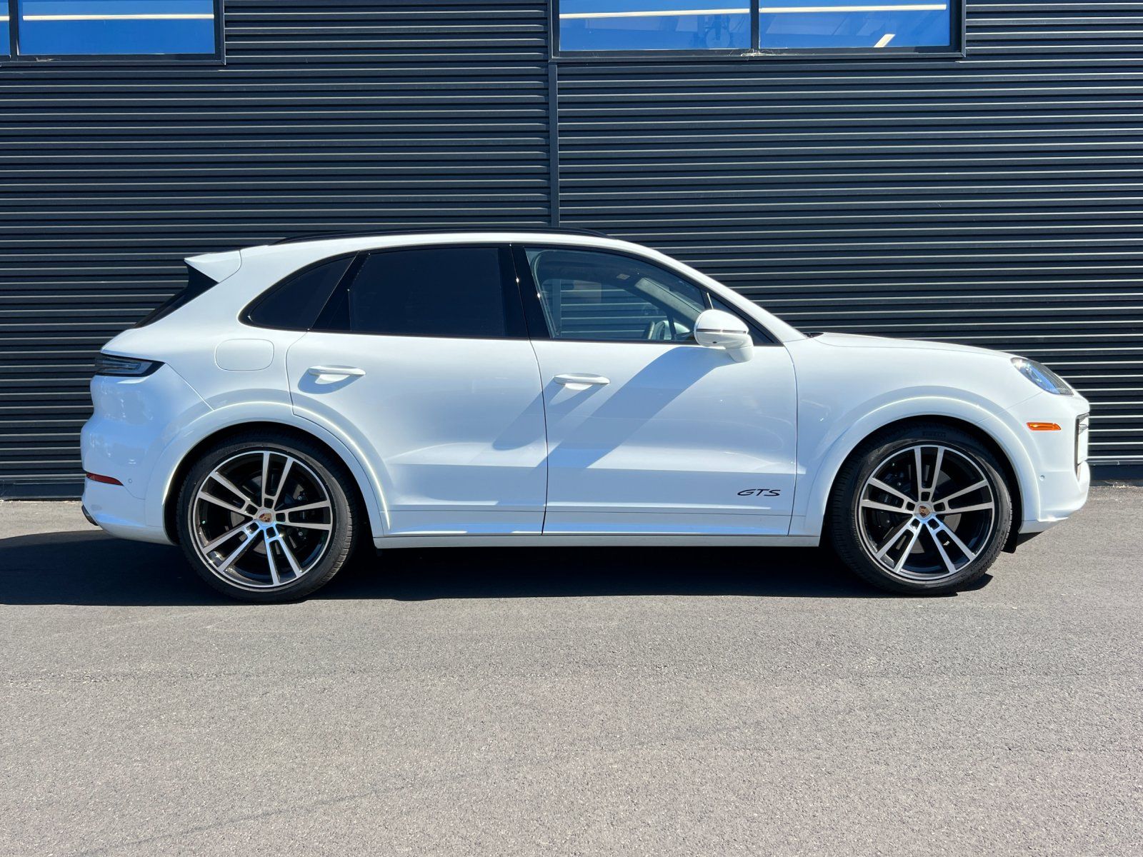 2026 Porsche Cayenne GTS — full photo 9 of 29