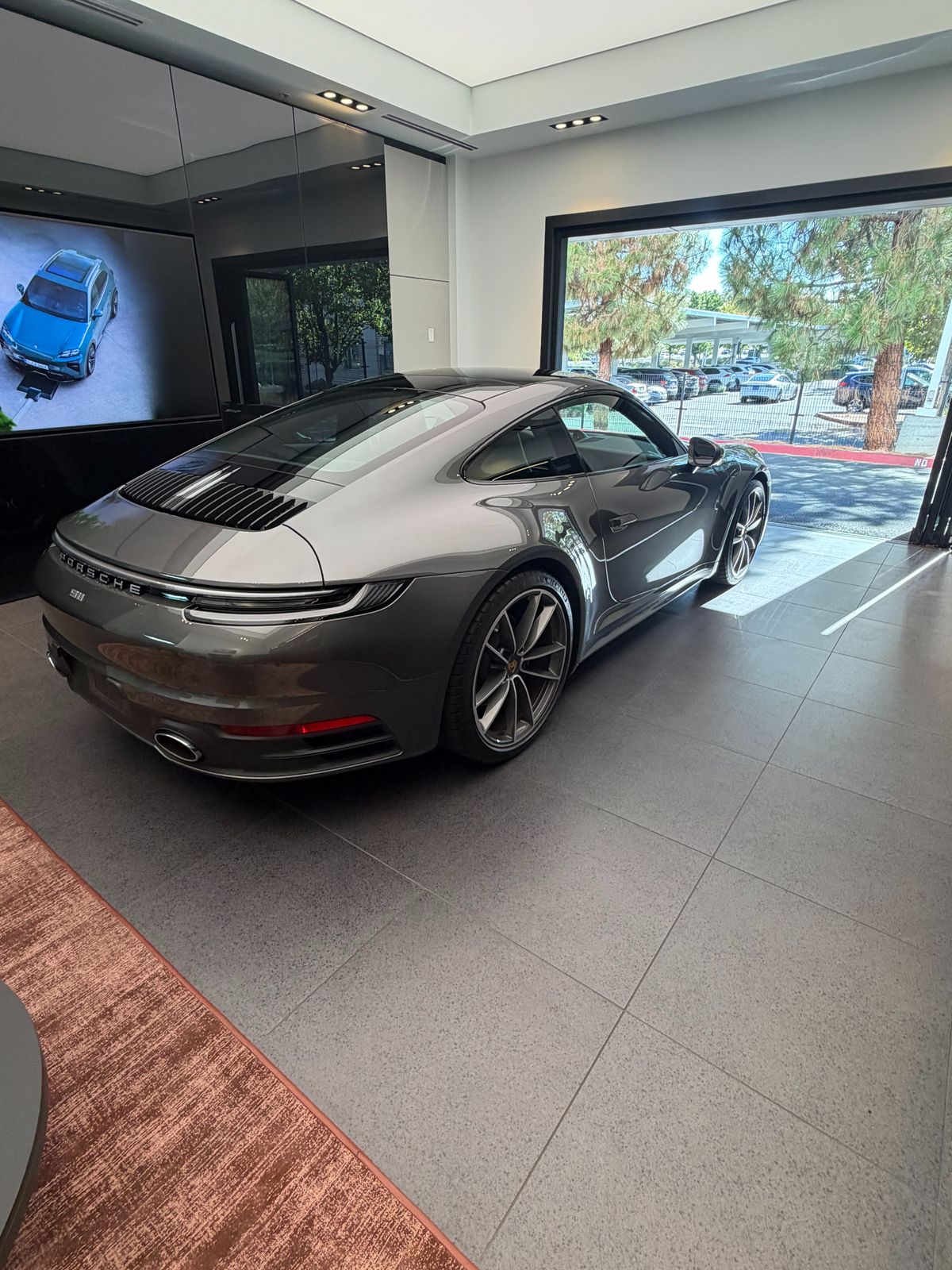2024 Porsche 911 Carrera S — full photo 3 of 7