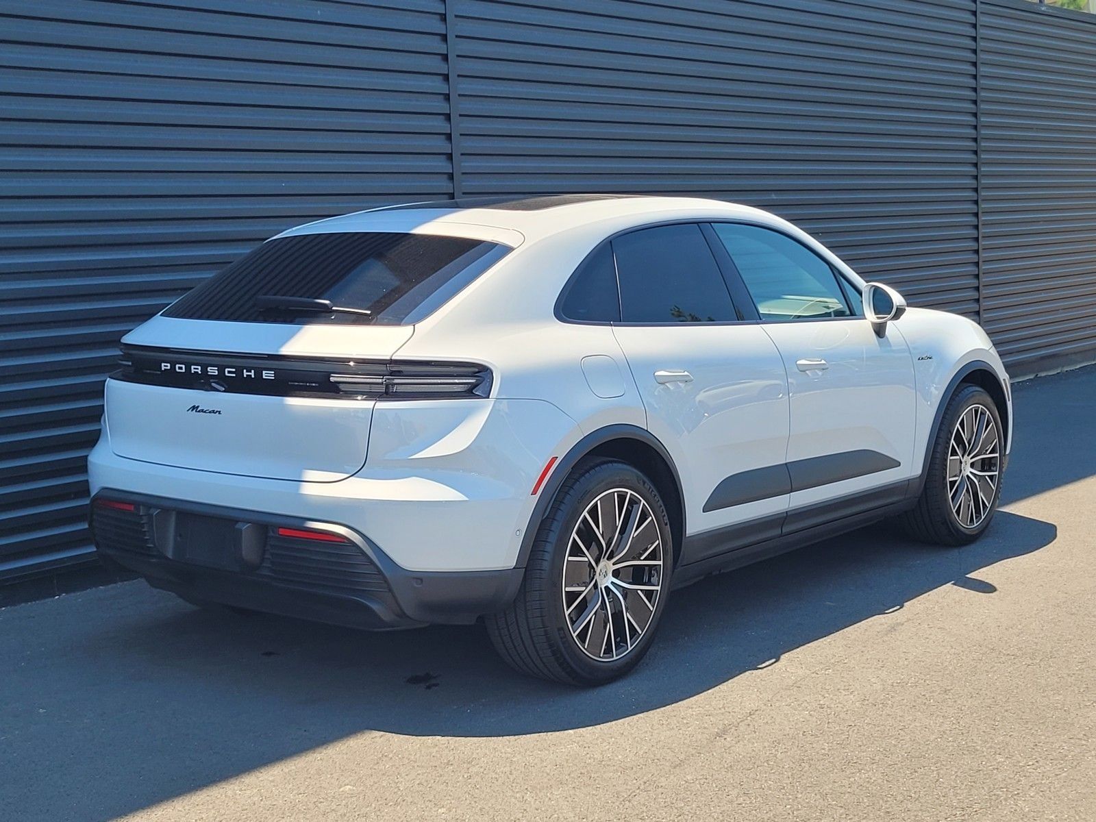 2025 Porsche Macan Electric Base — foto completa 7 de 28