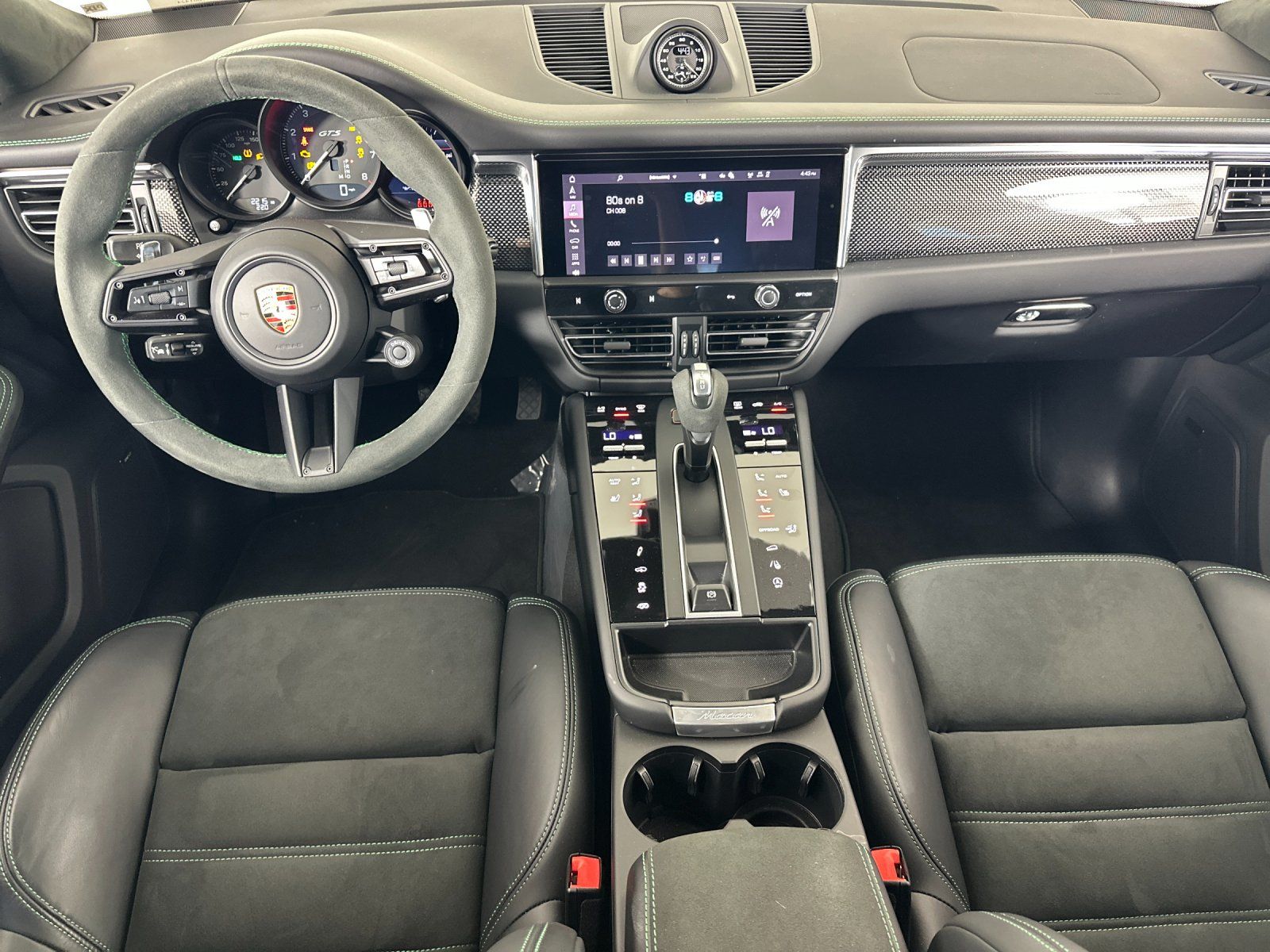 2026 Porsche Macan GTS — full photo 6 of 27