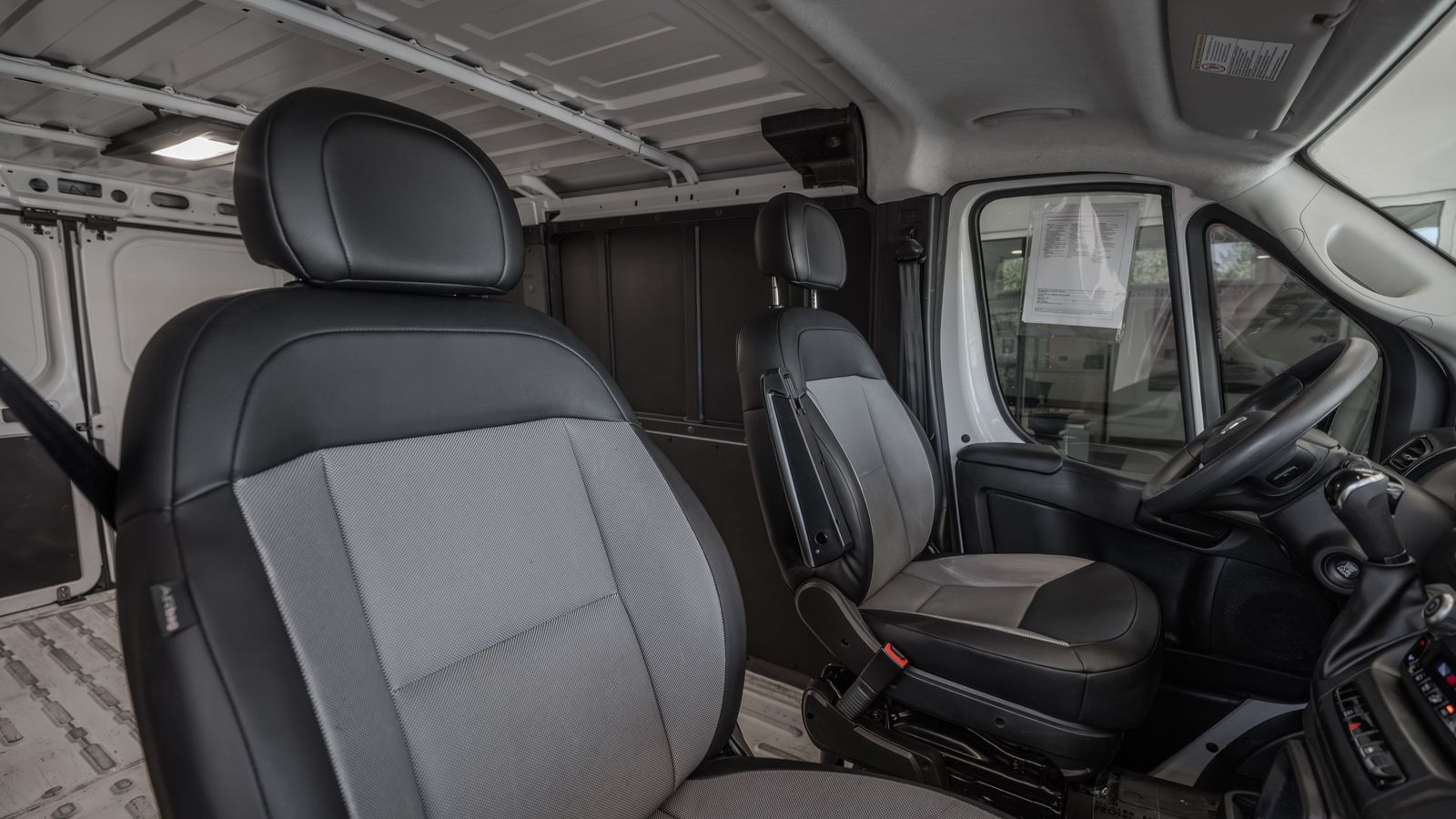 2025 Ram ProMaster 2500 Base — full photo 31 of 33
