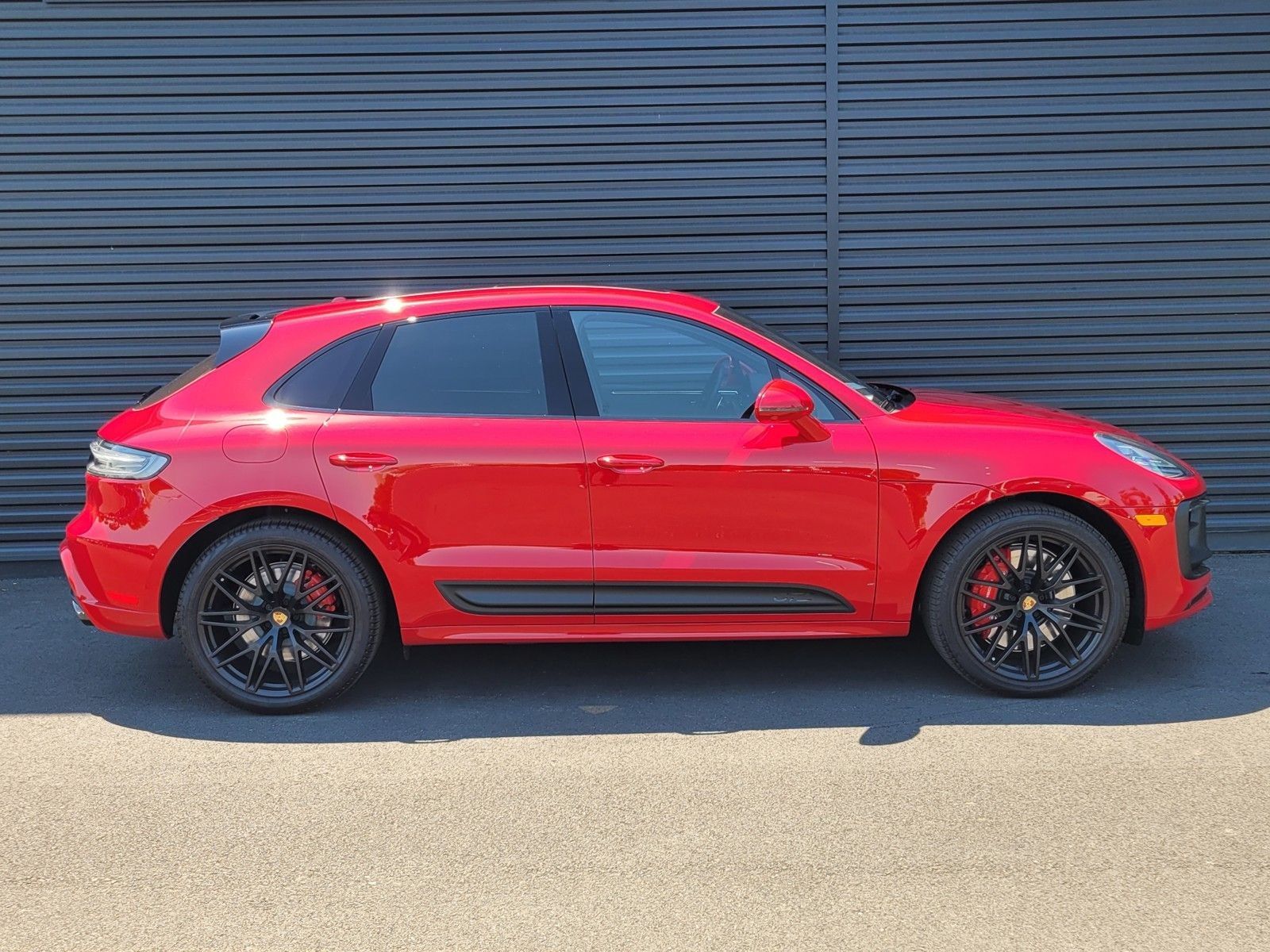 2026 Porsche Macan GTS — full photo 8 of 28