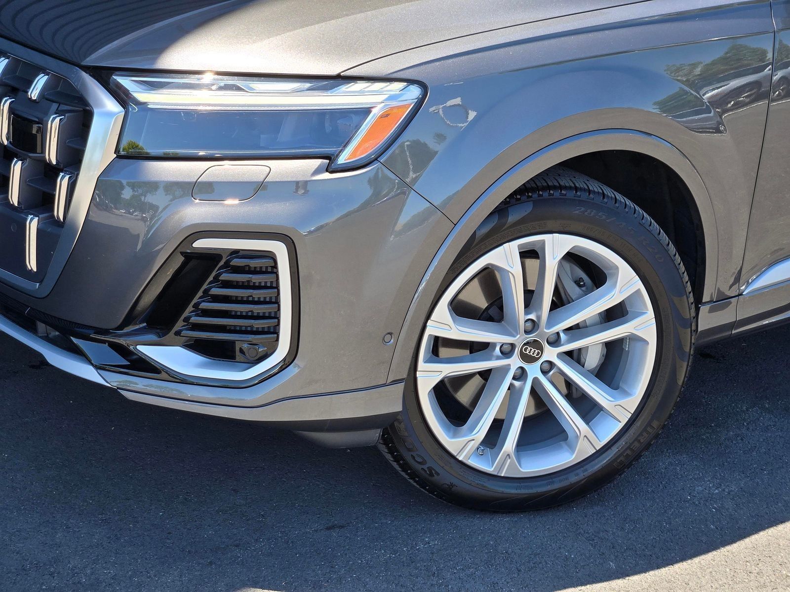 2025 Audi Q7 55 Premium Plus — full photo 9 of 45