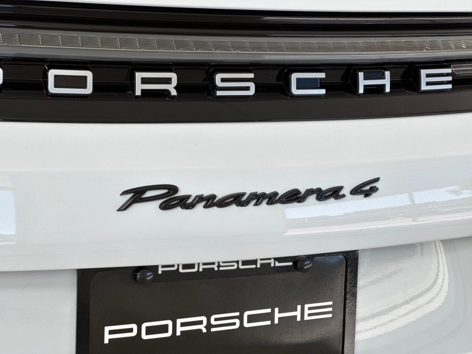 2026 Porsche Panamera E-Hybrid 4 — full photo 28 of 30