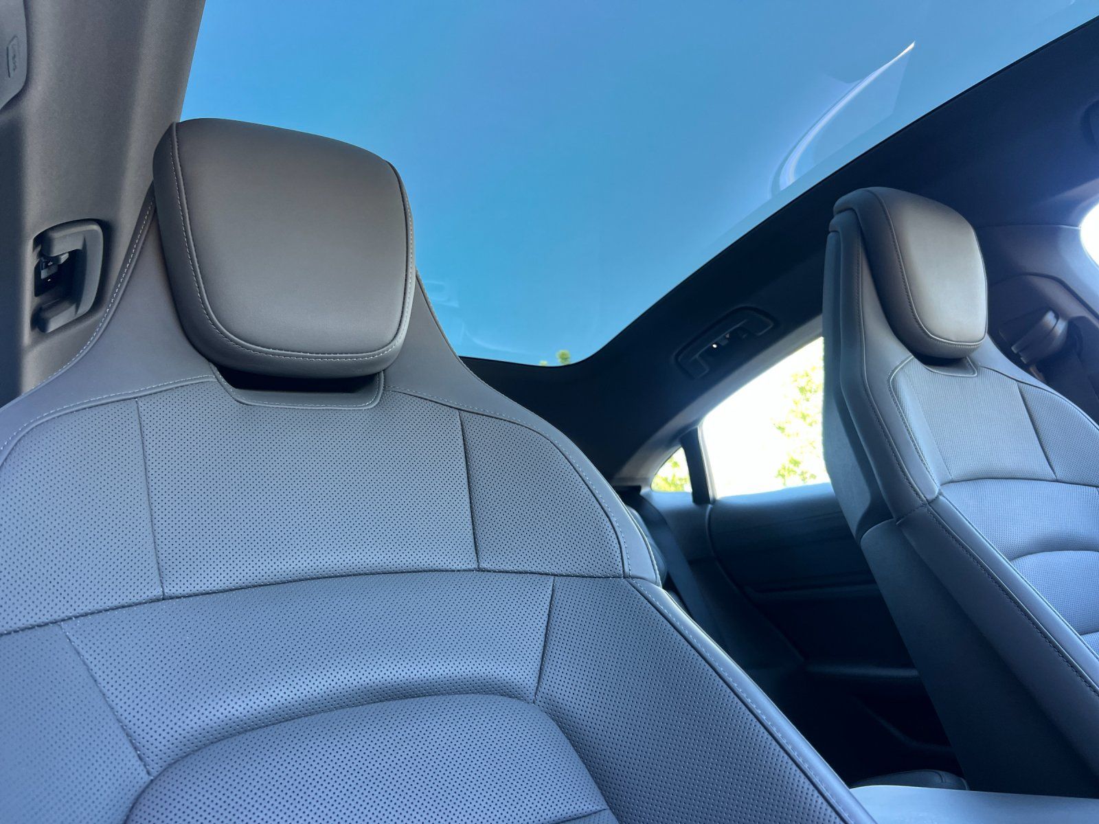2024 Porsche Taycan 4S — foto completa 17 de 29