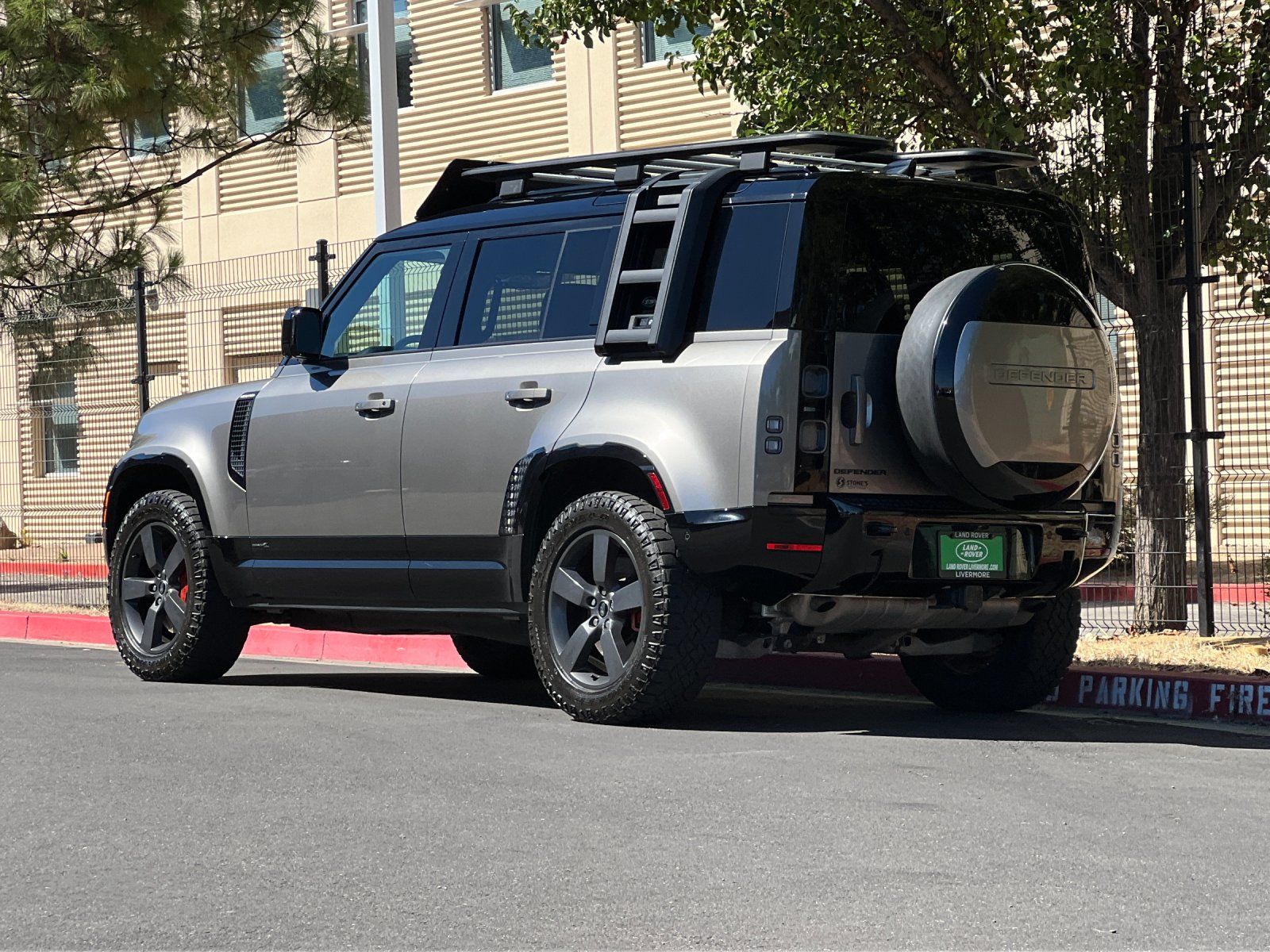 2024 Land Rover Defender 110 X — full photo 3 of 29