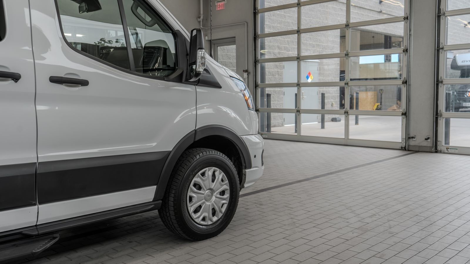 2024 Ford Transit-350 XLT — foto completa 31 de 35