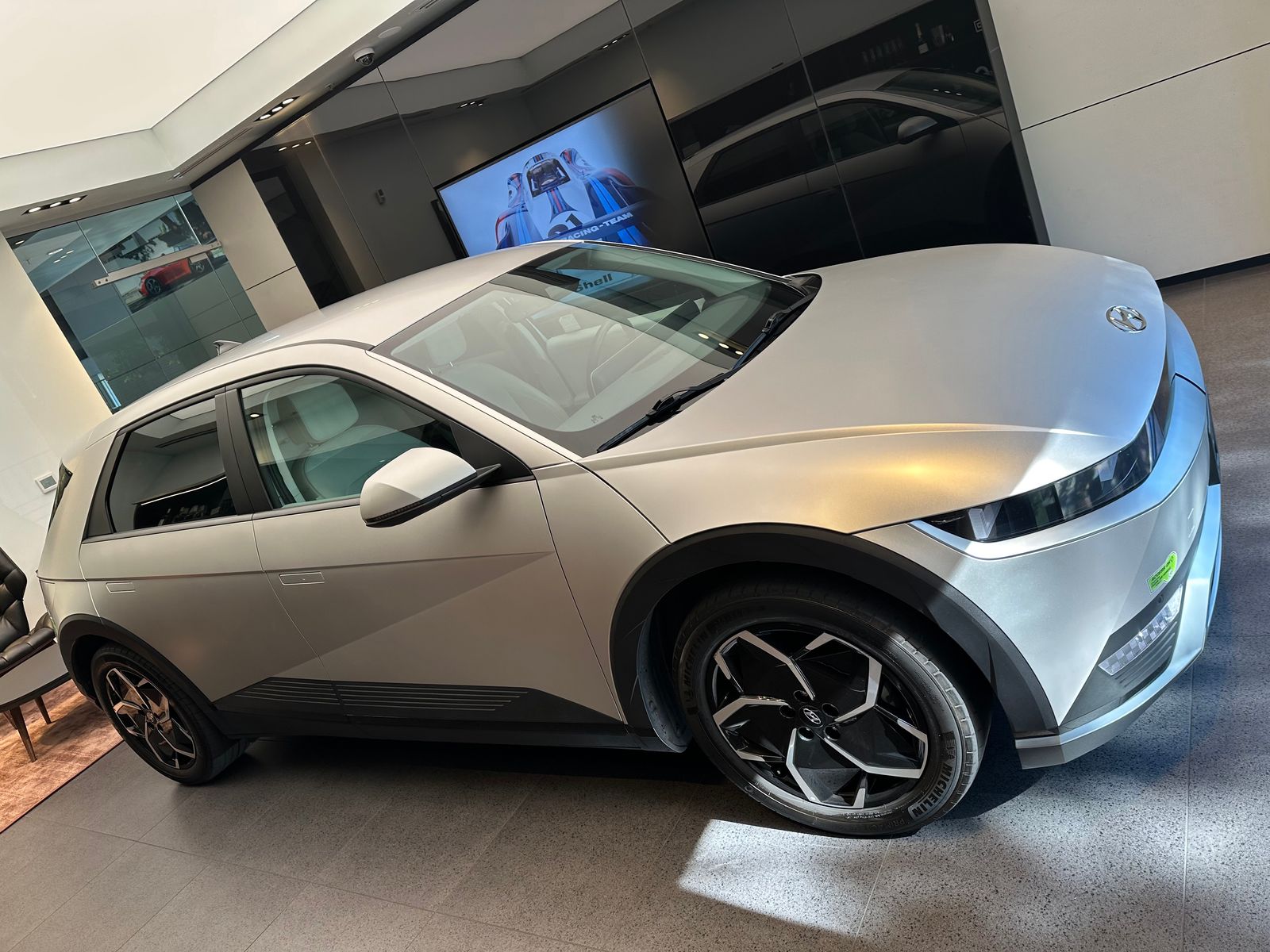2023 Hyundai IONIQ 5 SEL — full photo 5 of 11