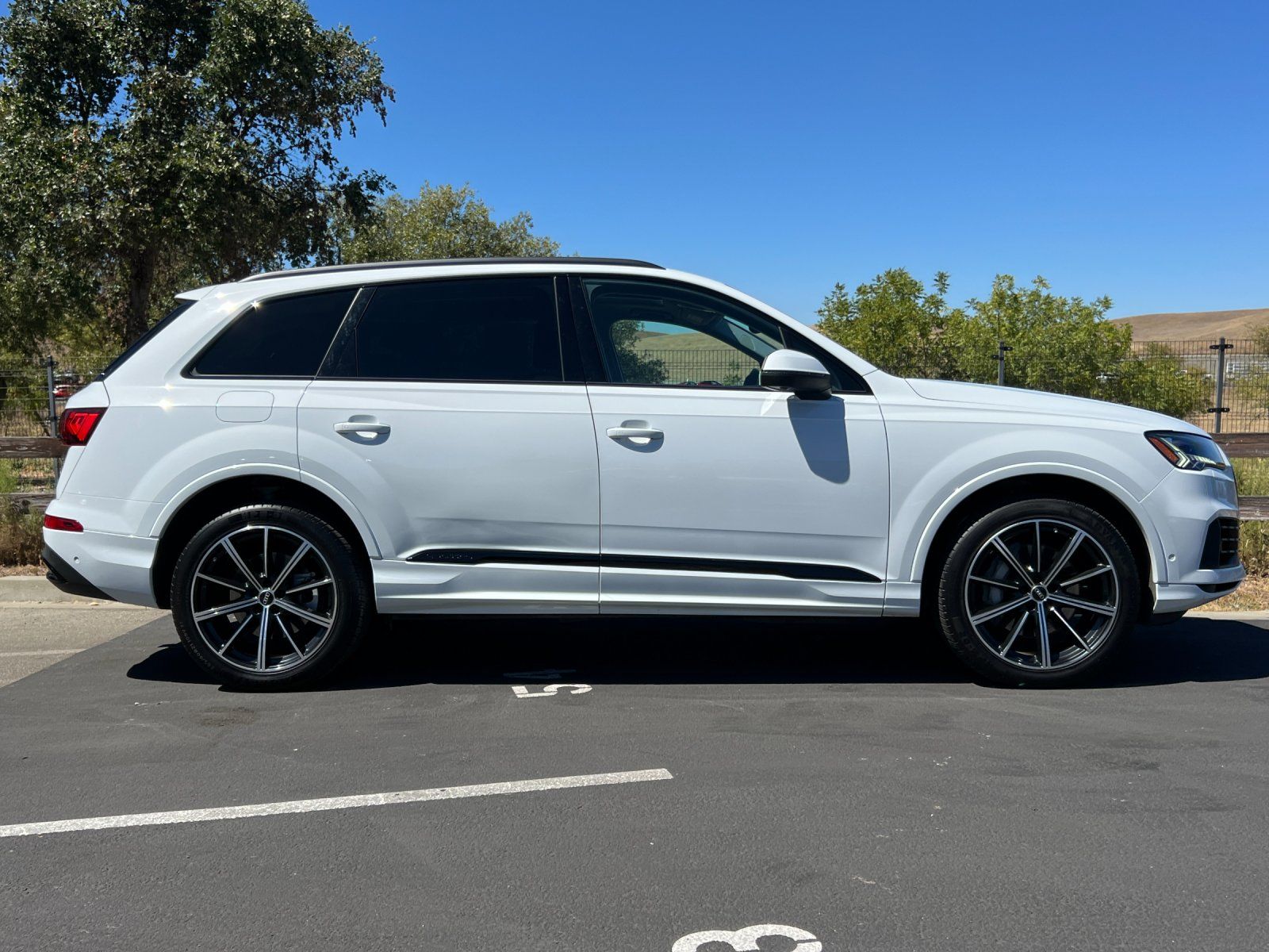 2023 Audi Q7 55 Premium Plus — full photo 7 of 30