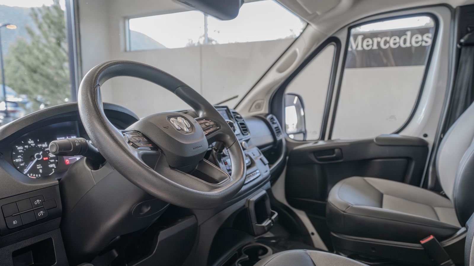 2025 Ram ProMaster 2500 High Roof — full photo 7 of 34