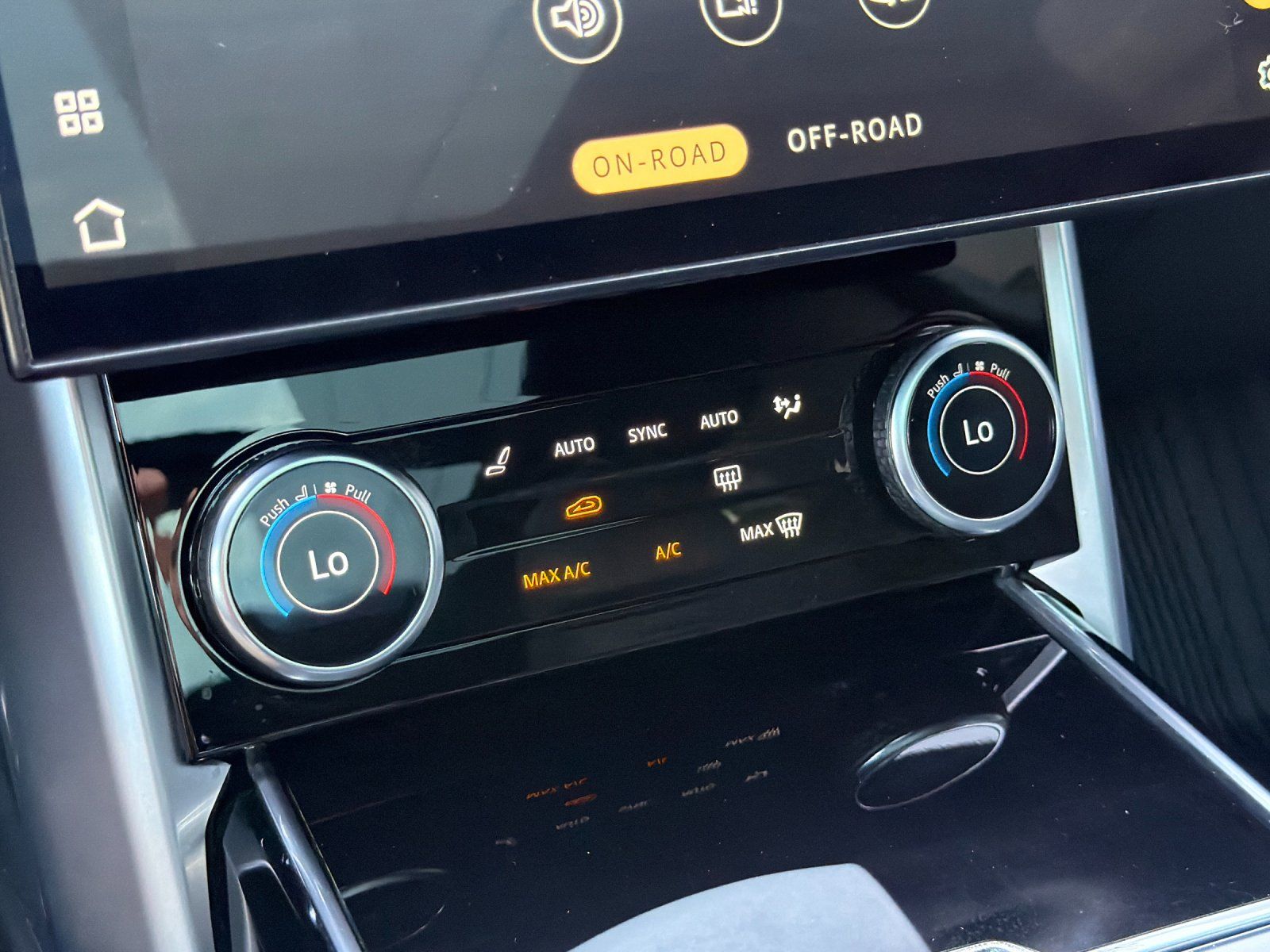 2023 Land Rover Range Rover SE — full photo 20 of 29