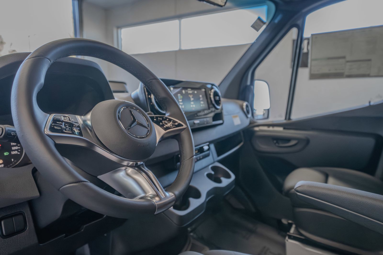 2025 Mercedes-Benz Sprinter 2500 Cargo 144 WB — foto completa 7 de 34