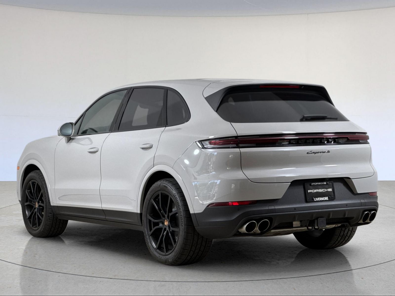 2026 Porsche Cayenne S — full photo 3 of 29