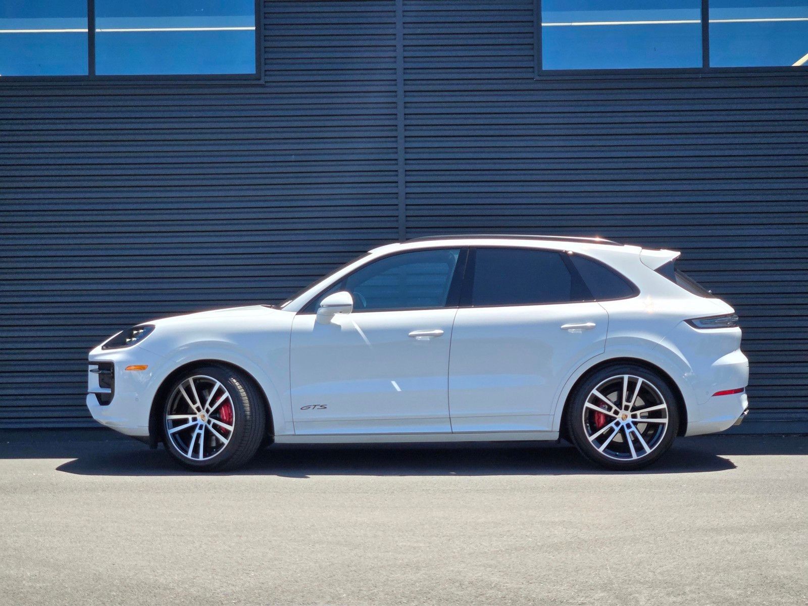 2026 Porsche Cayenne GTS — full photo 2 of 27