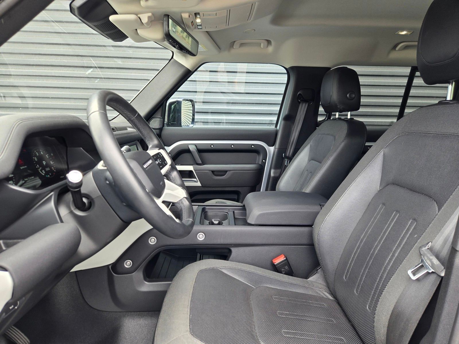 2020 Land Rover Defender 110 SE — foto completa 26 de 45