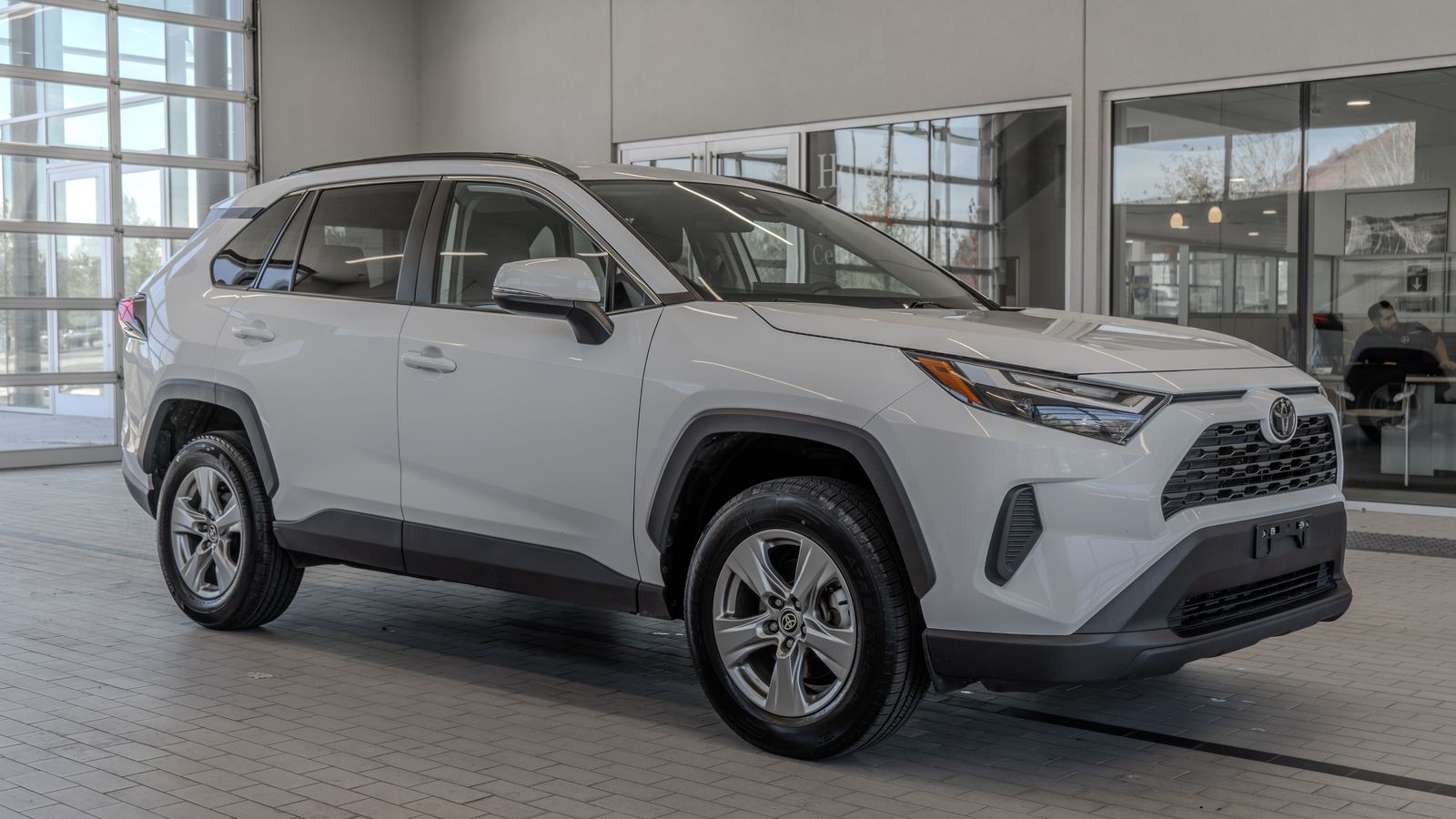 2024 Toyota RAV4 XLE — full photo 12 of 34