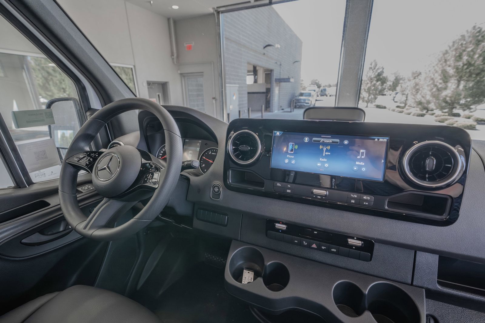2025 Mercedes-Benz Sprinter 2500 Cargo 144 WB — foto completa 19 de 37