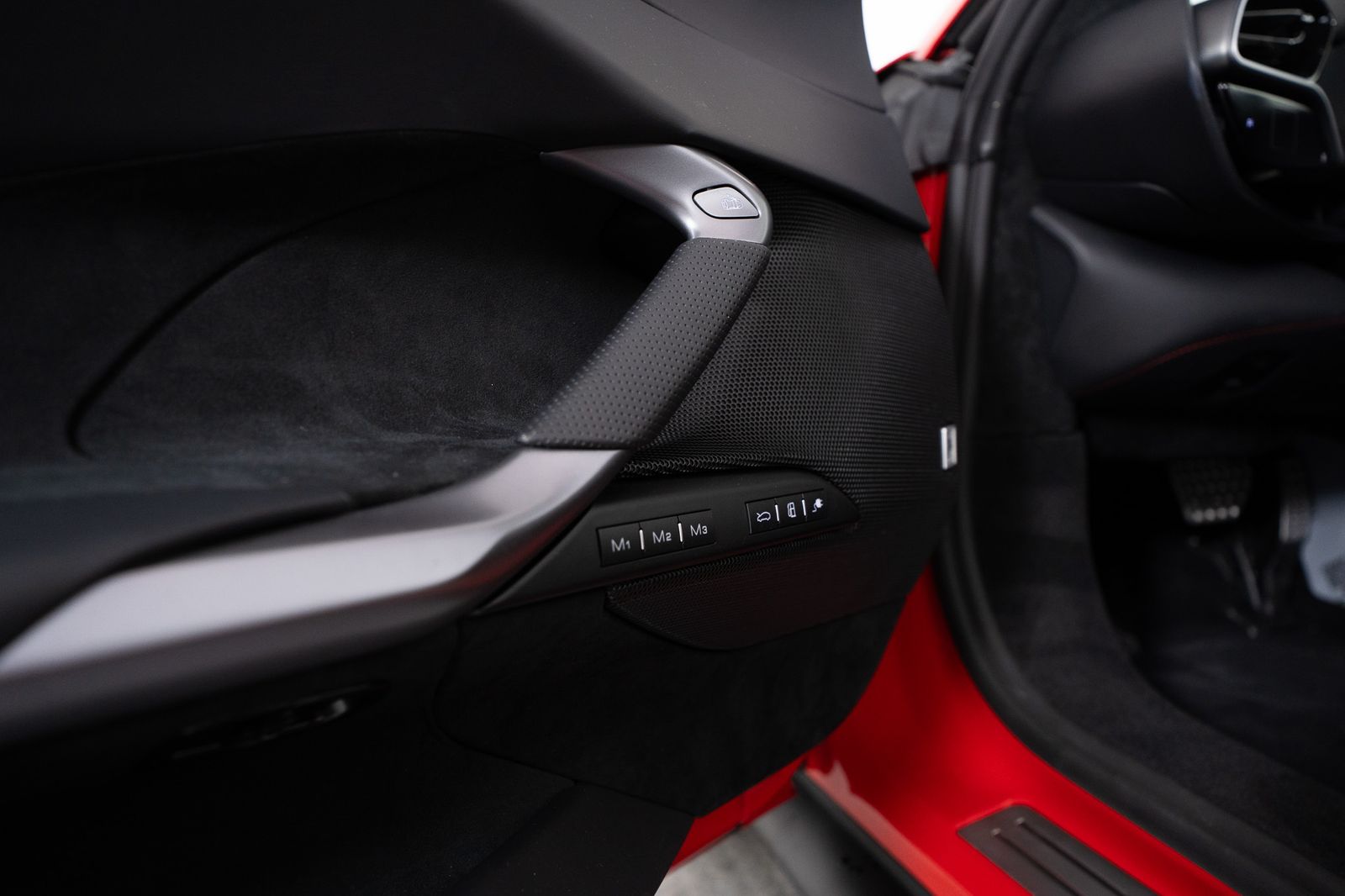 2025 Ferrari 296 GTS — full photo 18 of 43