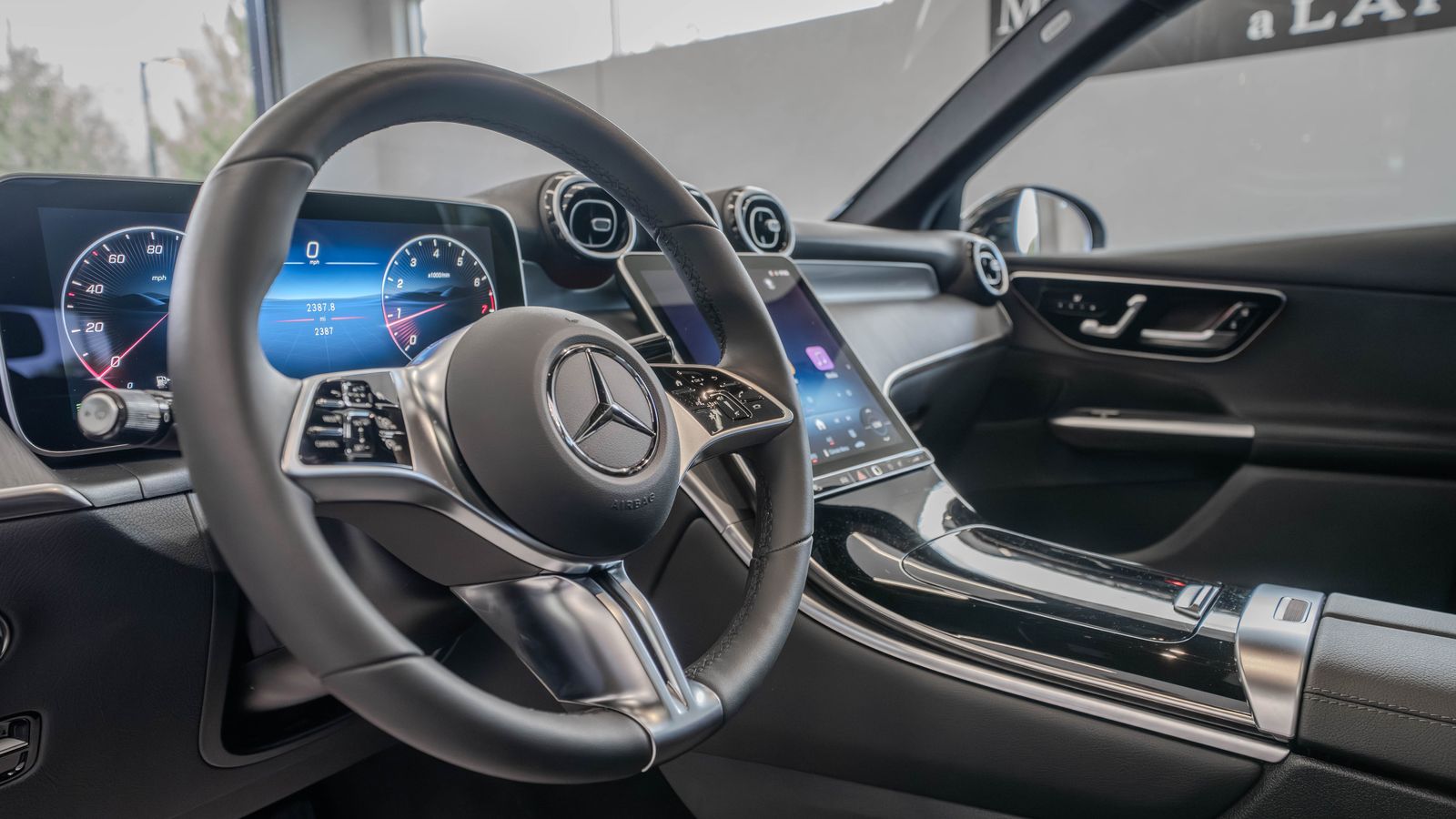2026 Mercedes-Benz GLC GLC 300 — full photo 7 of 35