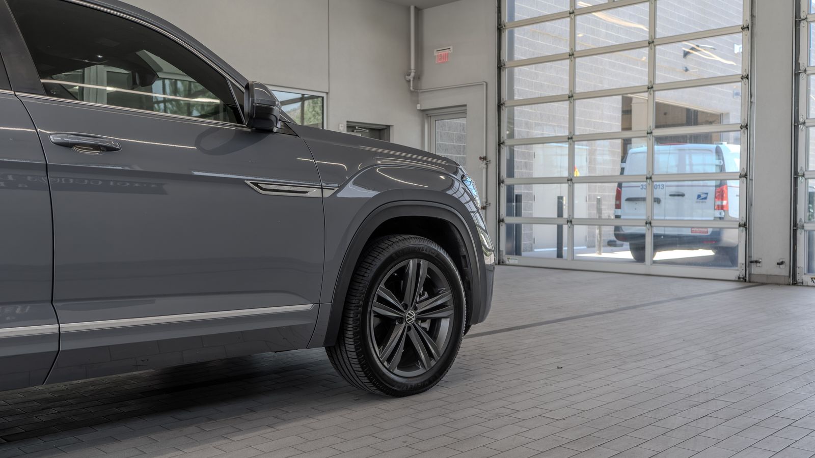2022 Volkswagen Atlas Cross Sport 3.6L V6 SEL R-Line — full photo 30 of 34