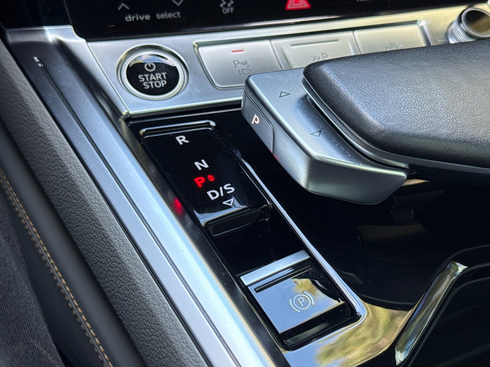 2024 Audi Q8 e-tron Prestige — foto completa 22 de 29