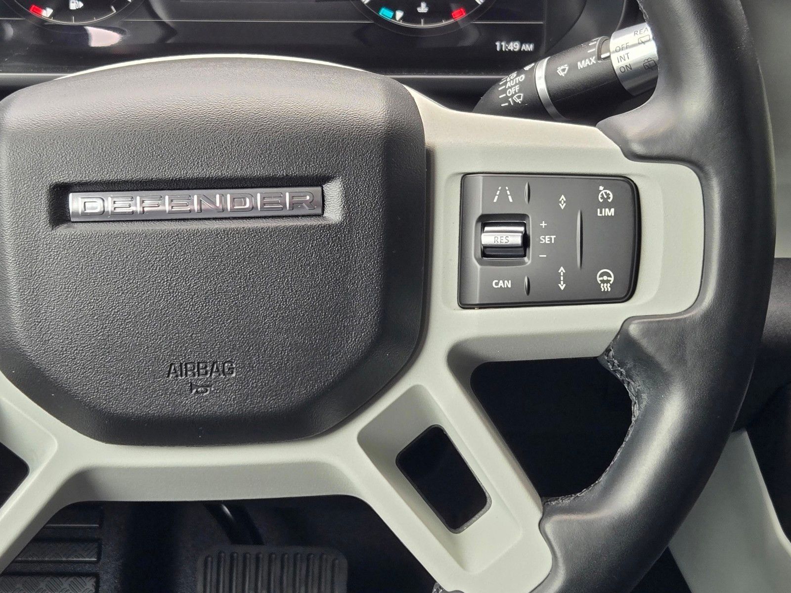 2020 Land Rover Defender 110 SE — full photo 16 of 45