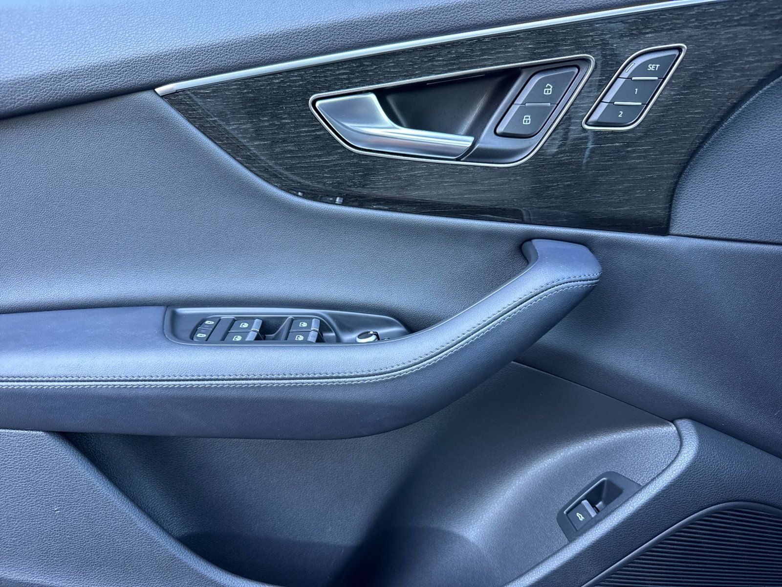 2023 Audi Q7 45 Premium Plus — full photo 11 of 29