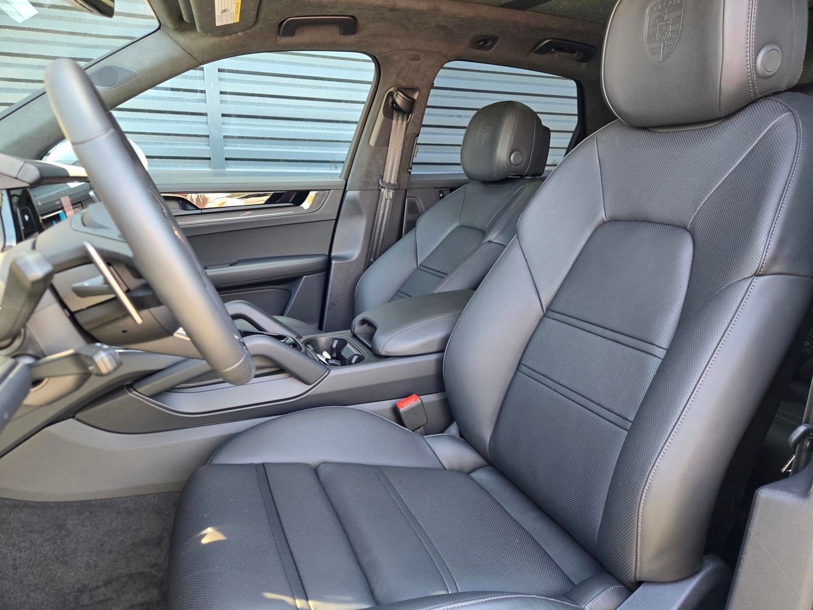 2026 Porsche Cayenne GTS — full photo 5 of 27