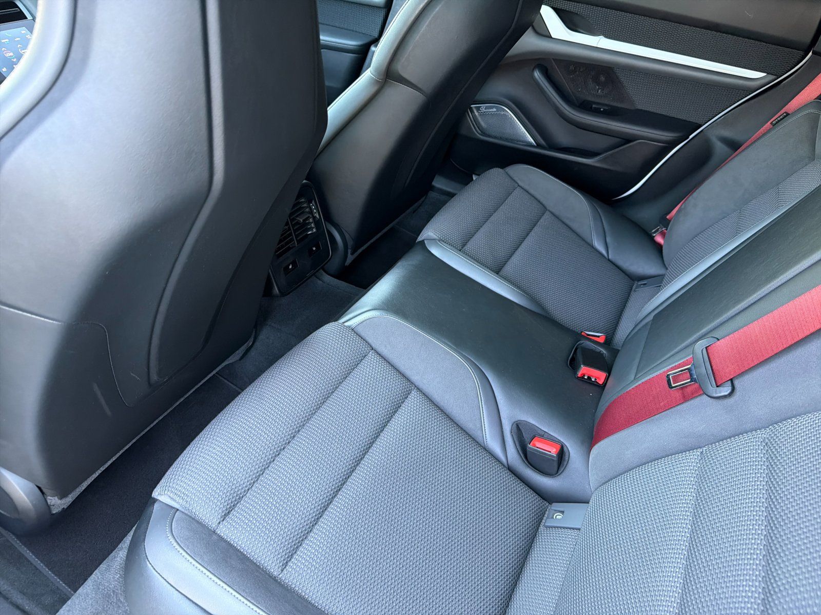 2021 Porsche Taycan Turbo — full photo 13 of 28