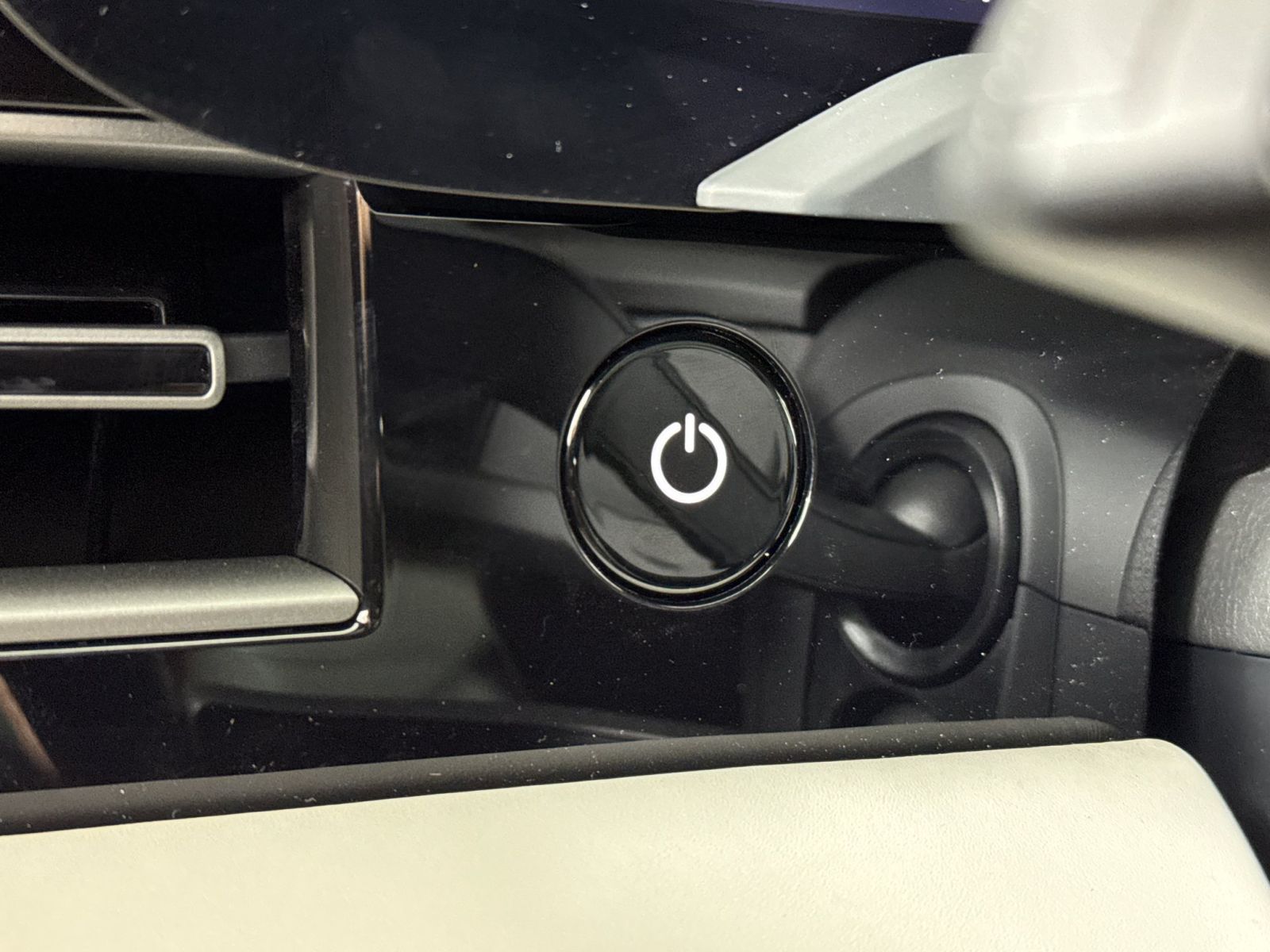2026 Porsche Taycan Base — full photo 22 of 29