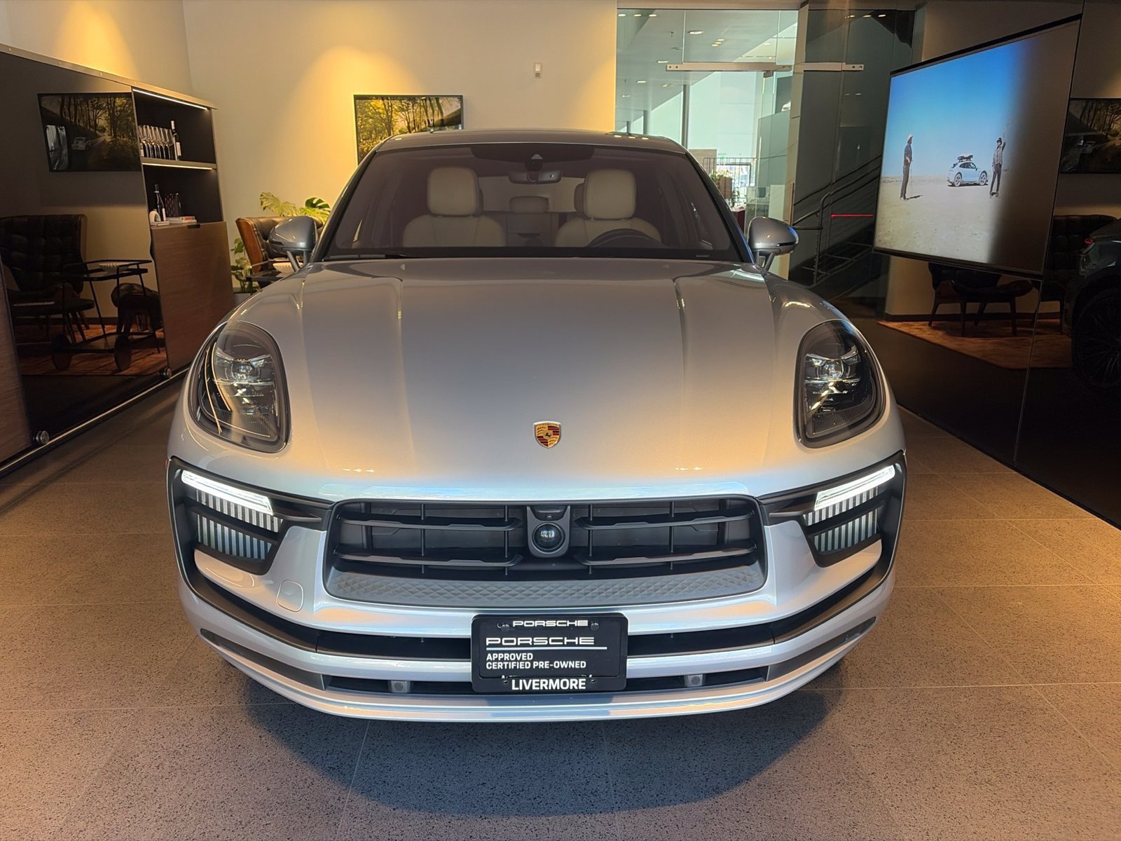 2026 Porsche Macan S — full photo 1 of 10