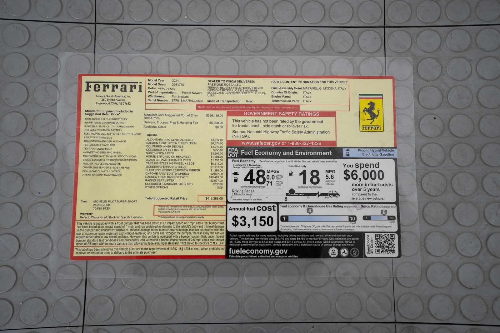2024 Ferrari 296 GTS — foto completa 25 de 46