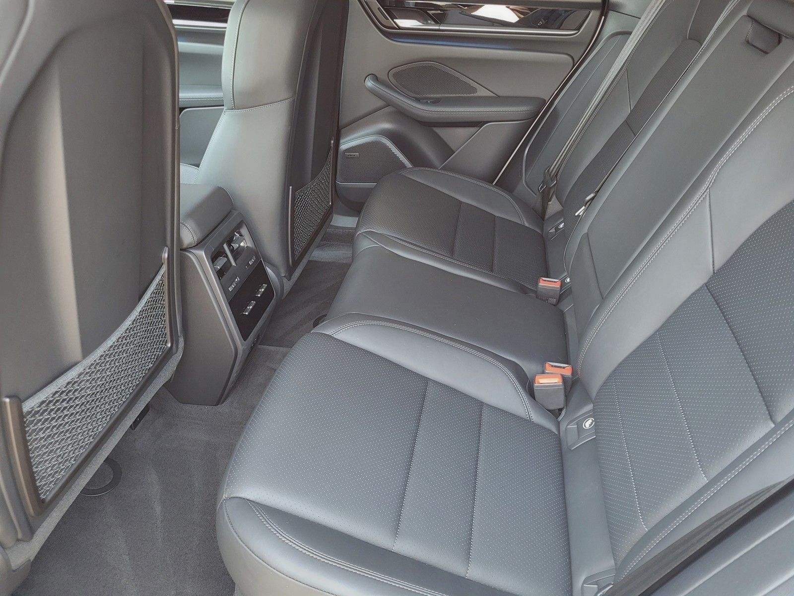 2025 Porsche Macan Electric Base — foto completa 14 de 28