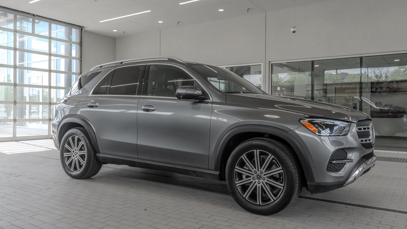 2025 Mercedes-Benz GLE GLE 450e — full photo 12 of 35