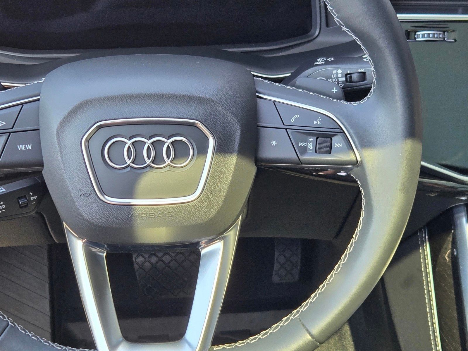 2025 Audi Q7 55 Premium Plus — full photo 16 of 45